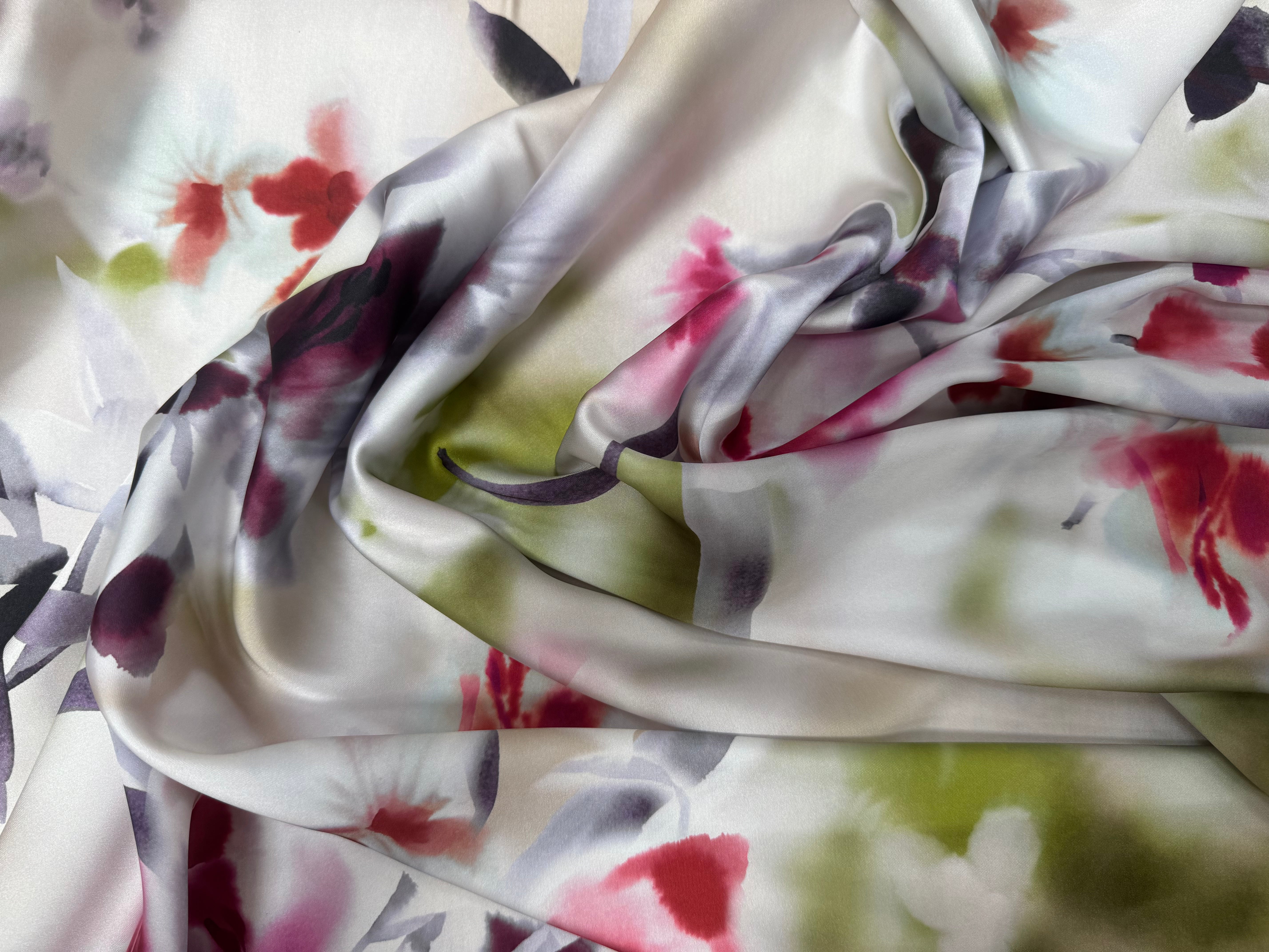 SATIN FLEURS ABSTRAITES ROSE ET VERT FOND BLANC - My Little Coupon