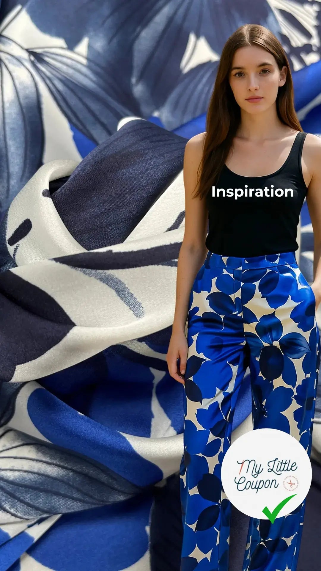 SATIN FOND BLANC MOTIFS GROSSES FLEURS BLEU - My Little Coupon