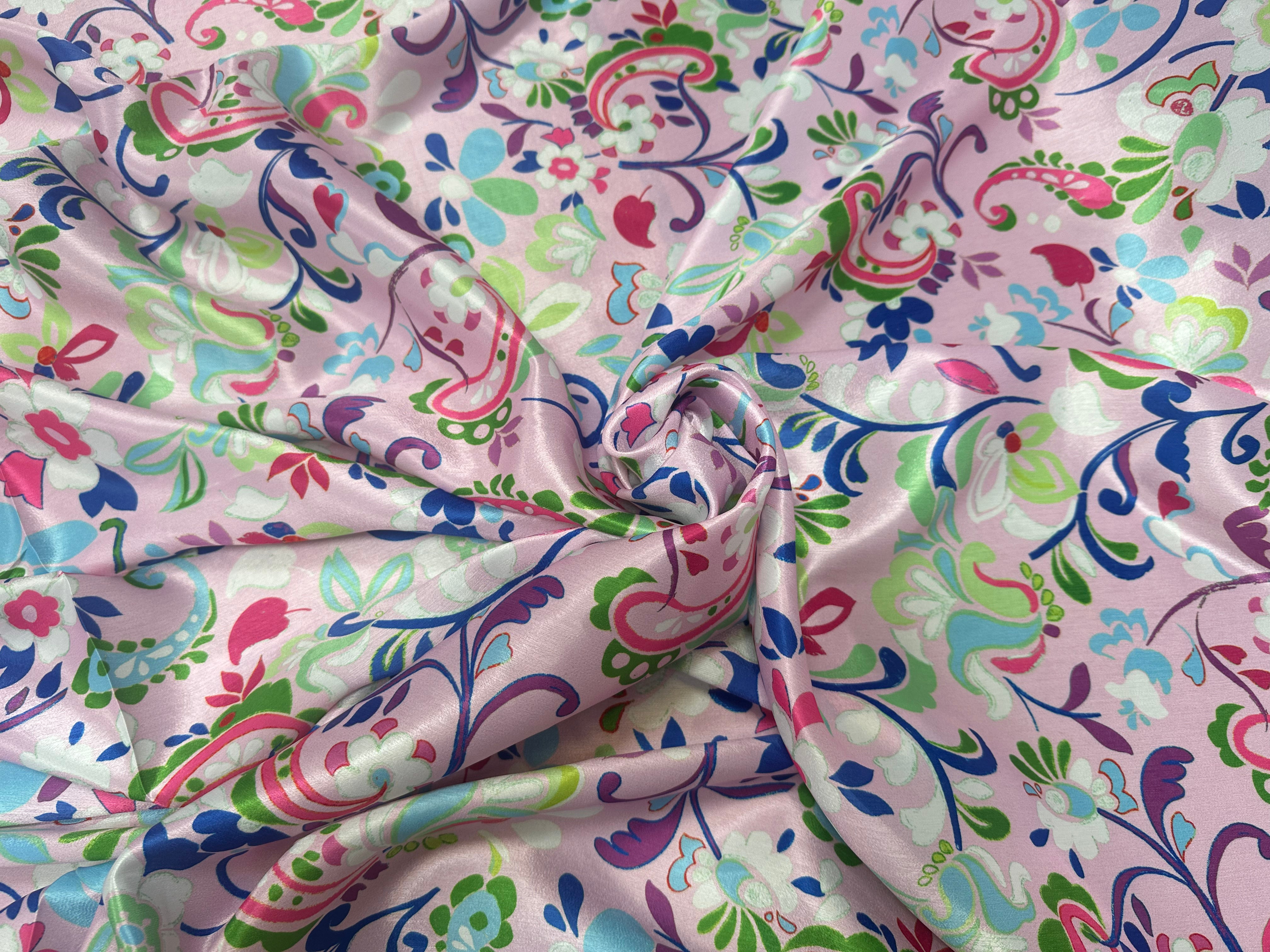 SATIN VELOUTÉ FLEURS FOND ROSE PALE - My Little Coupon
