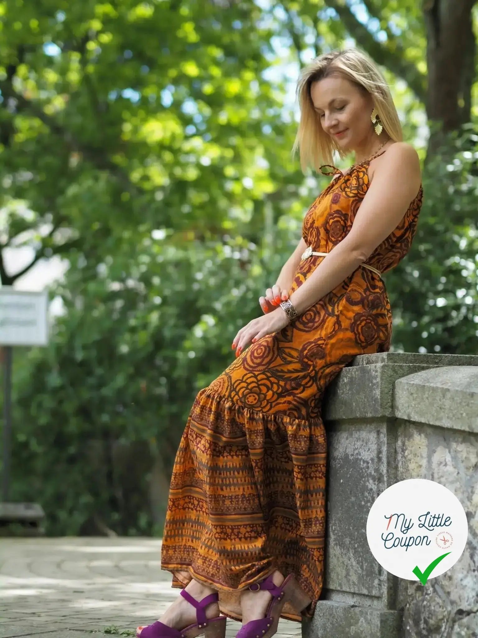 SATINETTE SOIE COTON MERVEILLEUSES FLEURS ORANGES ET VIOLETTES - My Little Coupon