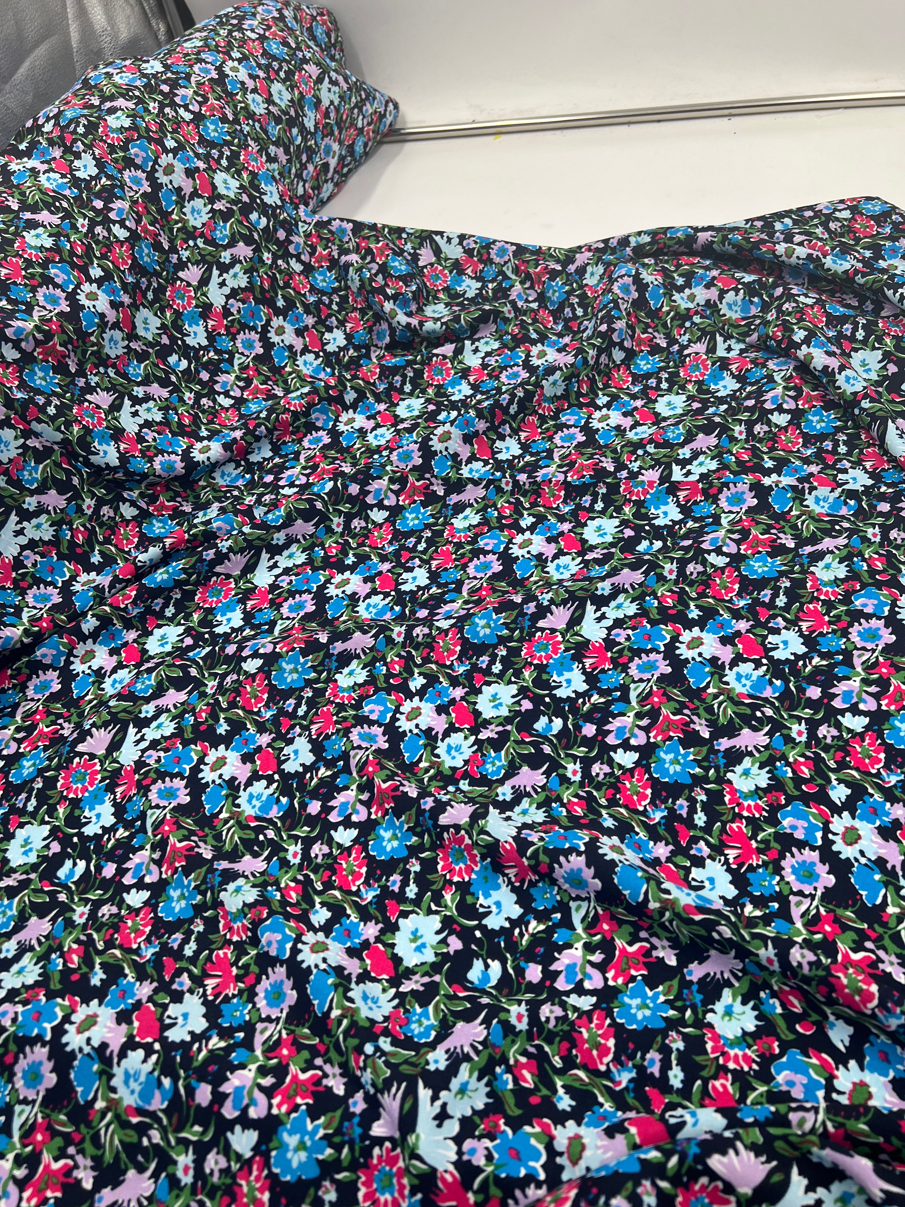 (Chute) TISSU FLUIDE POLYESTER IMPRIMÉ PROMESSE DE FLEURS - My Little Coupon