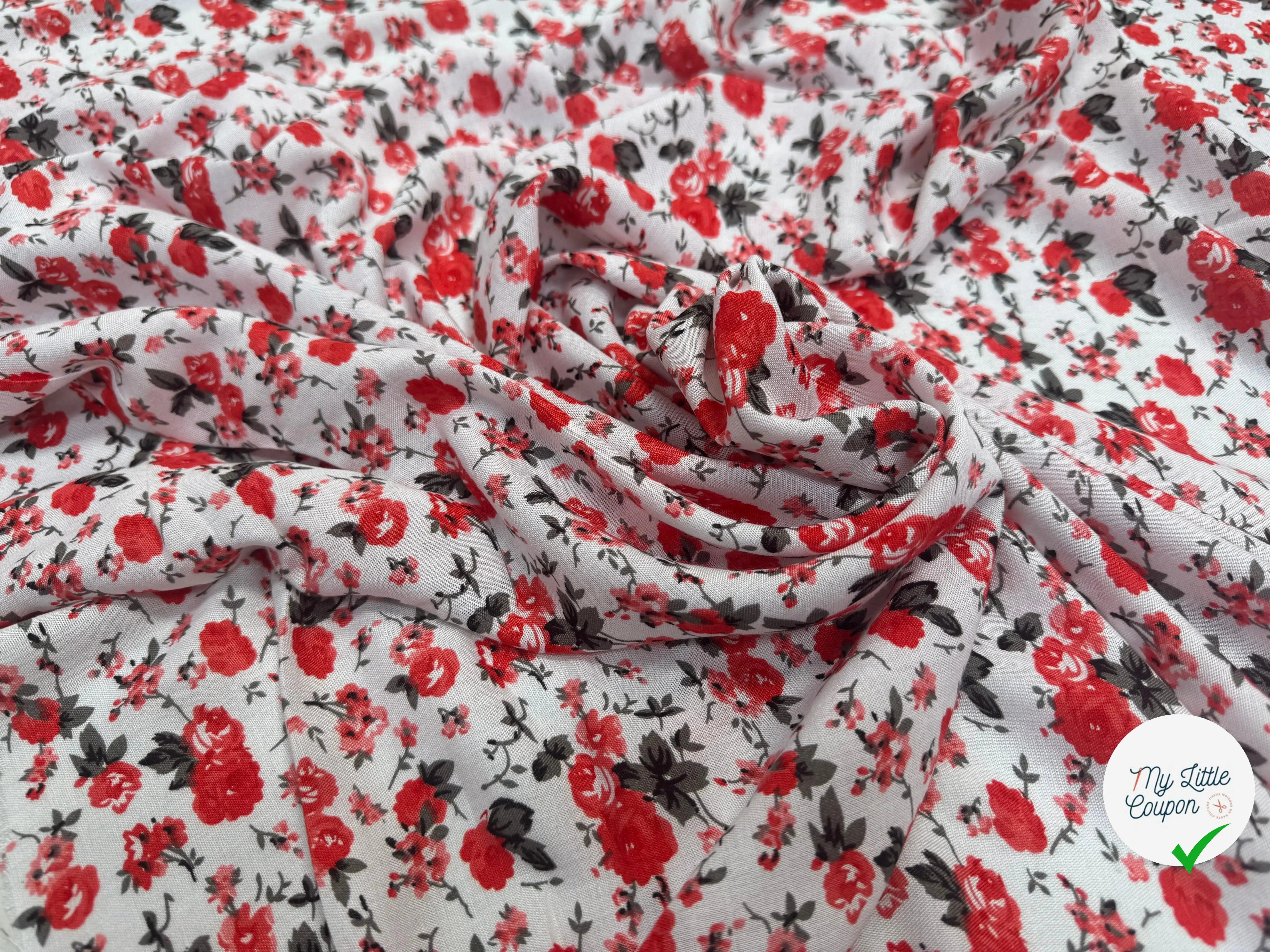VISCOSE À MOTIFS DE ROSES ROUGES SUR FOND BLANC - My Little Coupon