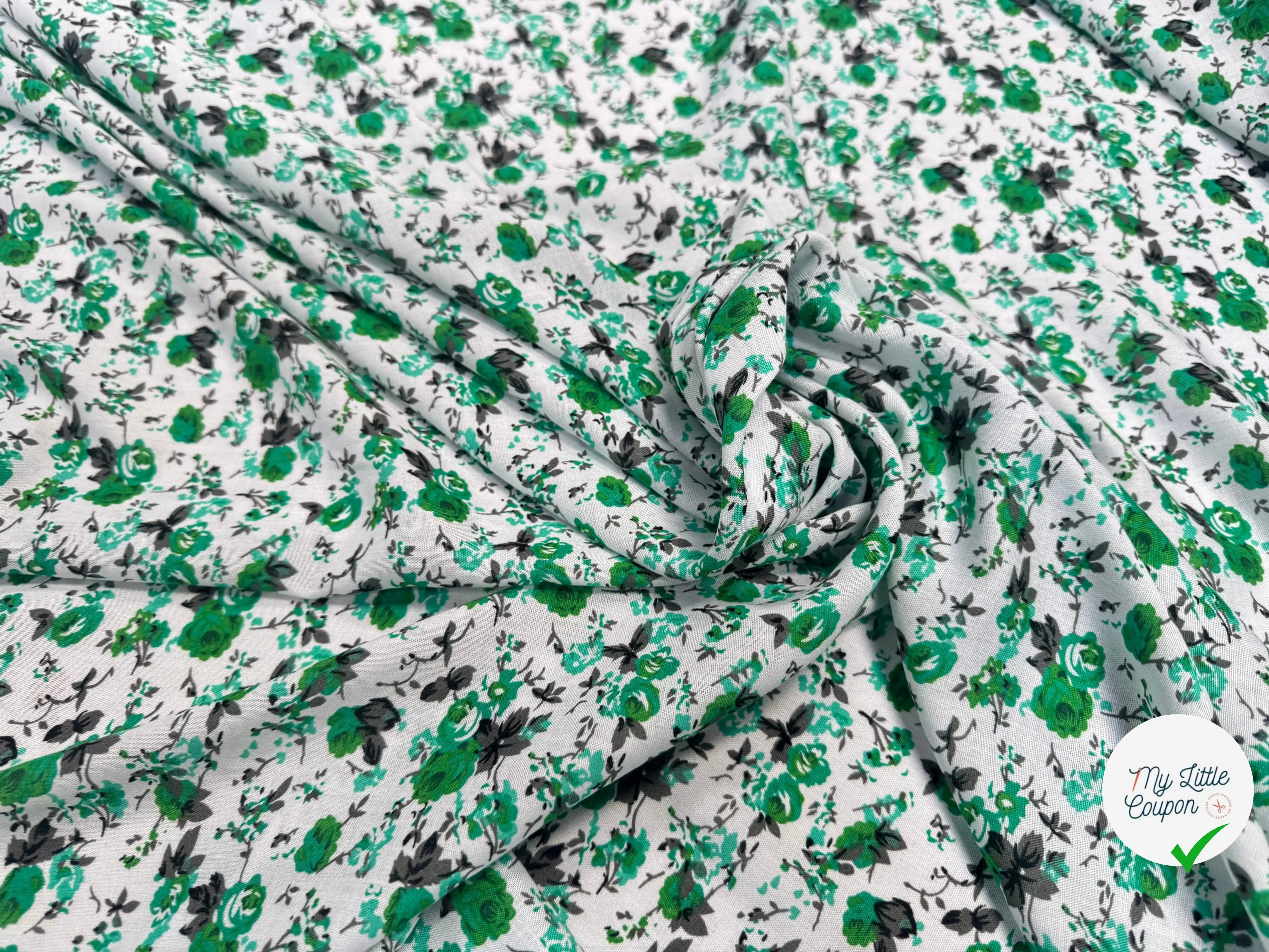 VISCOSE À MOTIFS DE ROSES VERTES SUR FOND BLANC - My Little Coupon