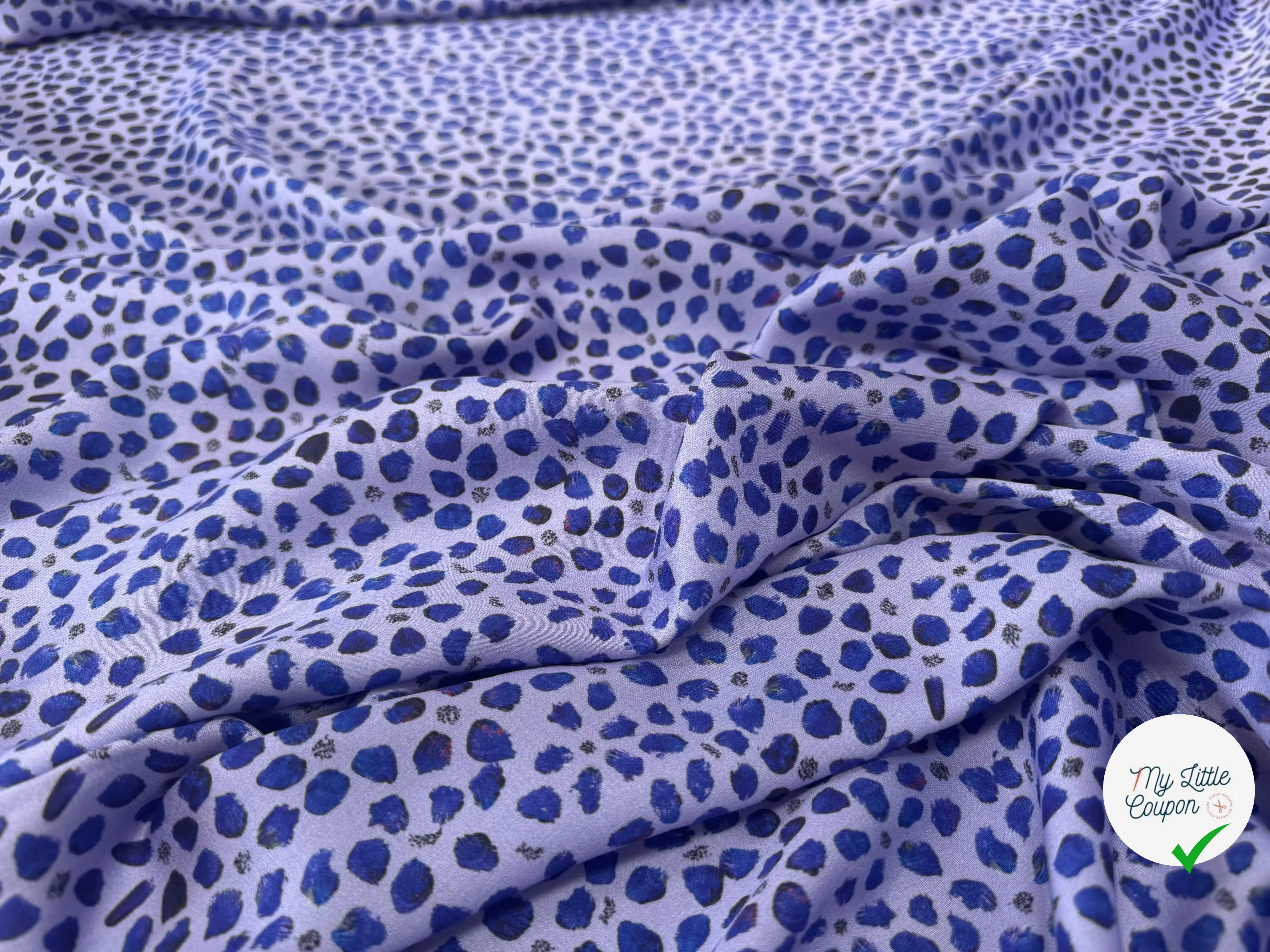 VISCOSE DOUCE TRES LEGEREMENT SATINEE PRINT TACHES MYRTILLE FOND VIOLET - My Little Coupon
