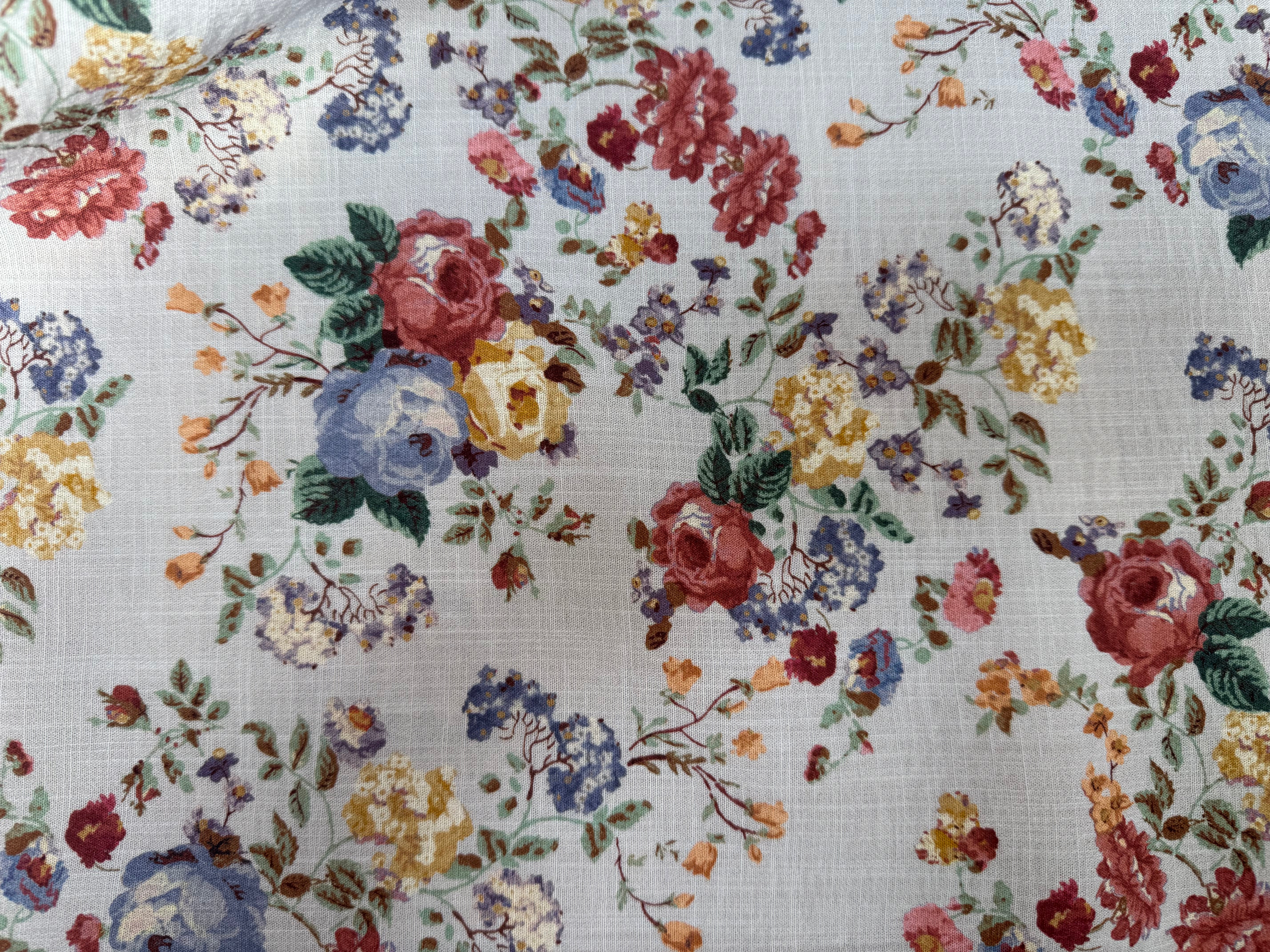 VISCOSE EFFET LIN FOND BLEU MOTIFS FLEURS - My Little Coupon