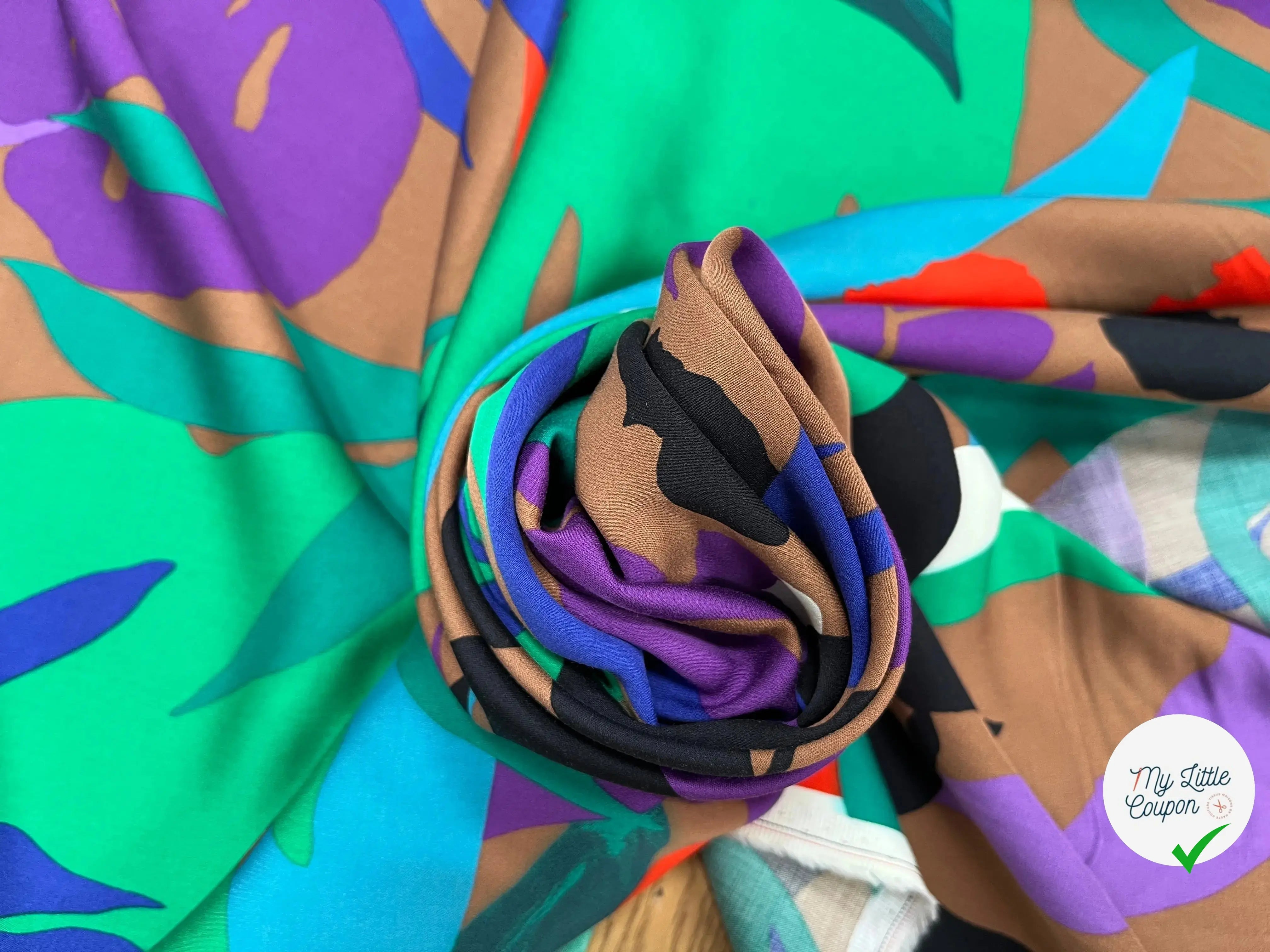 VISCOSE MOTIFS FEUILLAGES ABSTRAITS - My Little Coupon