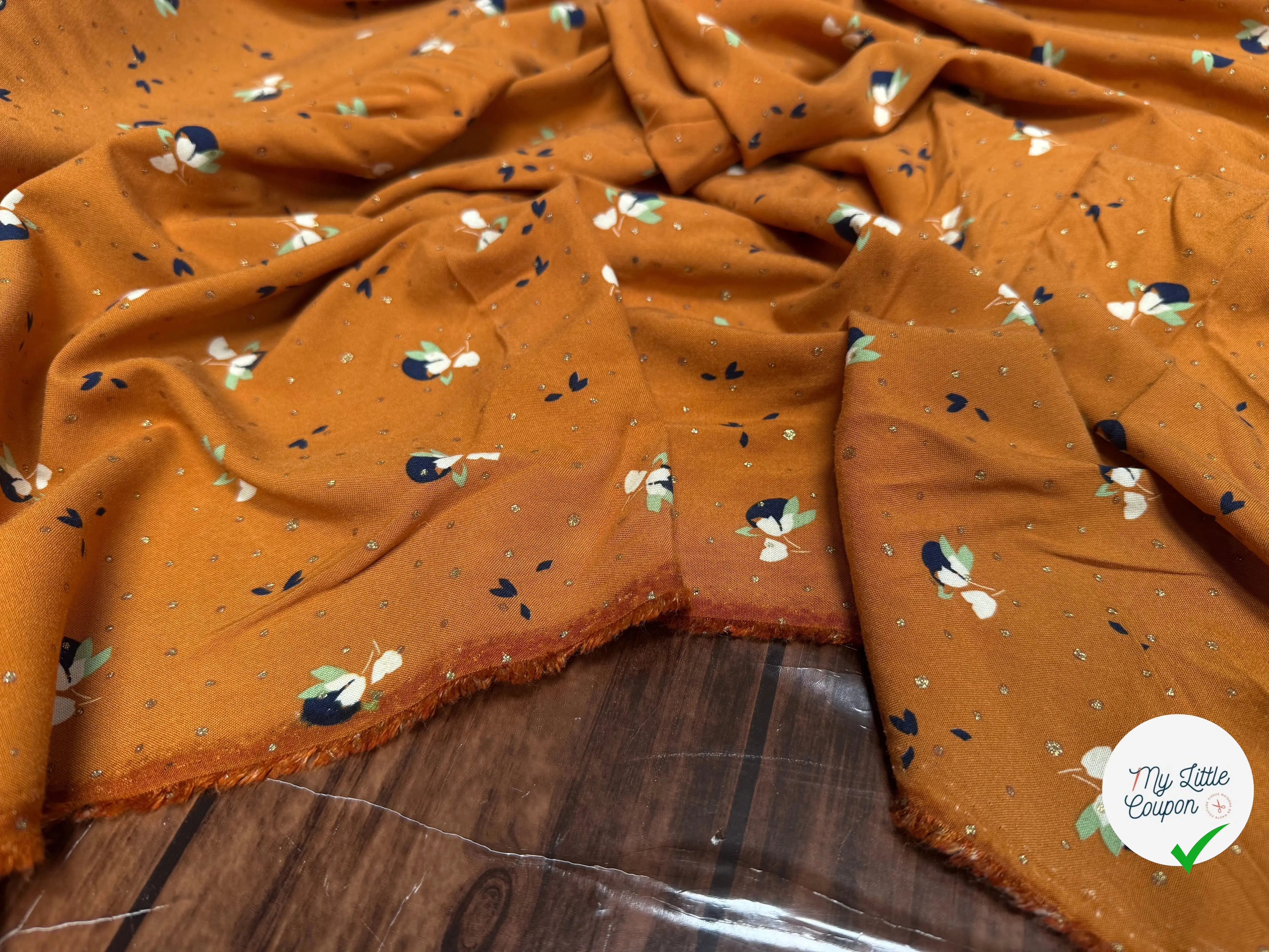 VISCOSE ORANGE CITROUILLE AVEC MOTIFS FLEURS ET TRASS DORÉS - My Little Coupon