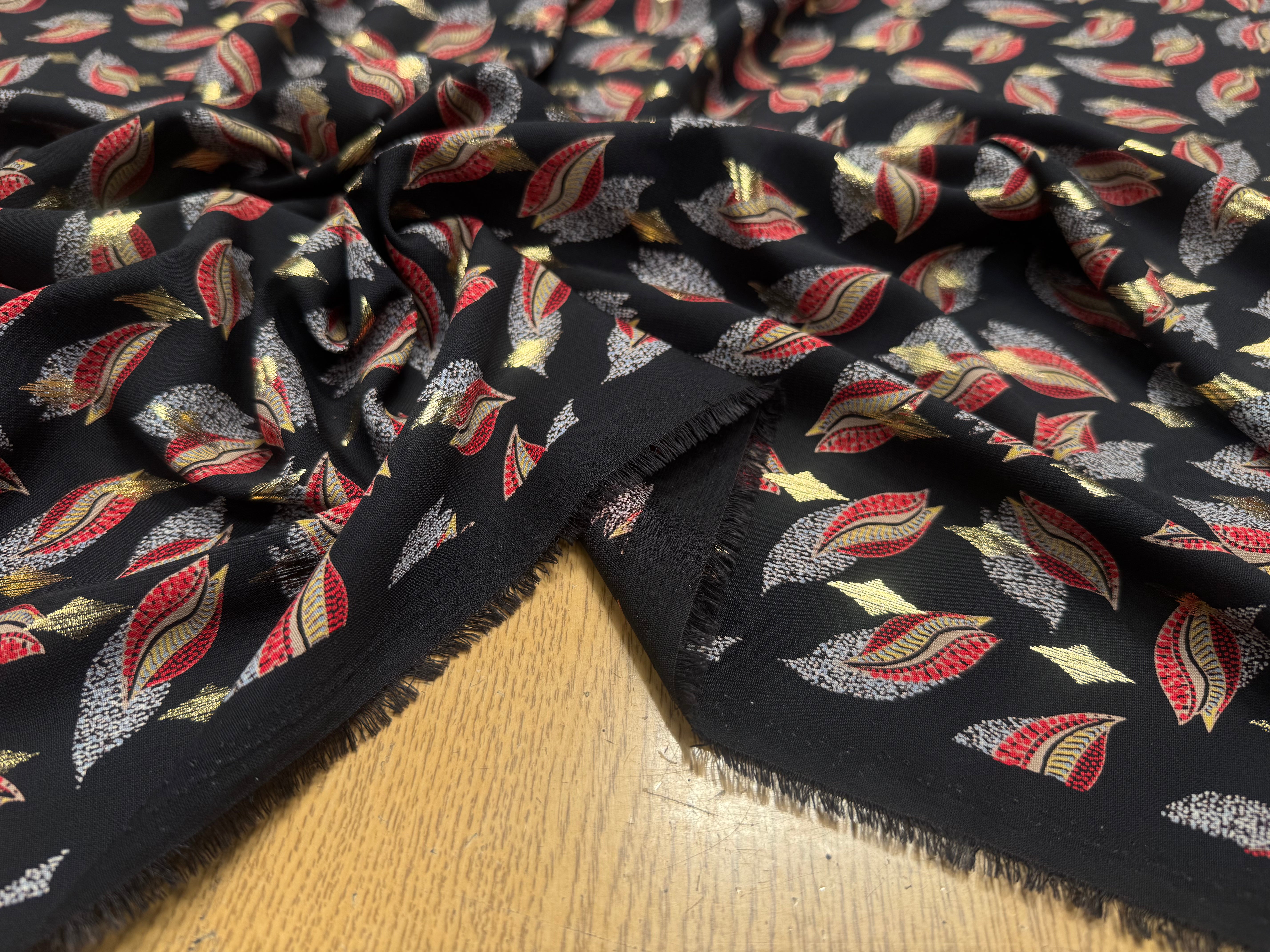 WOOLPEACH FOND NOIR MOTIF FEUILLAGE ROUGE ET DORÉ - My Little Coupon