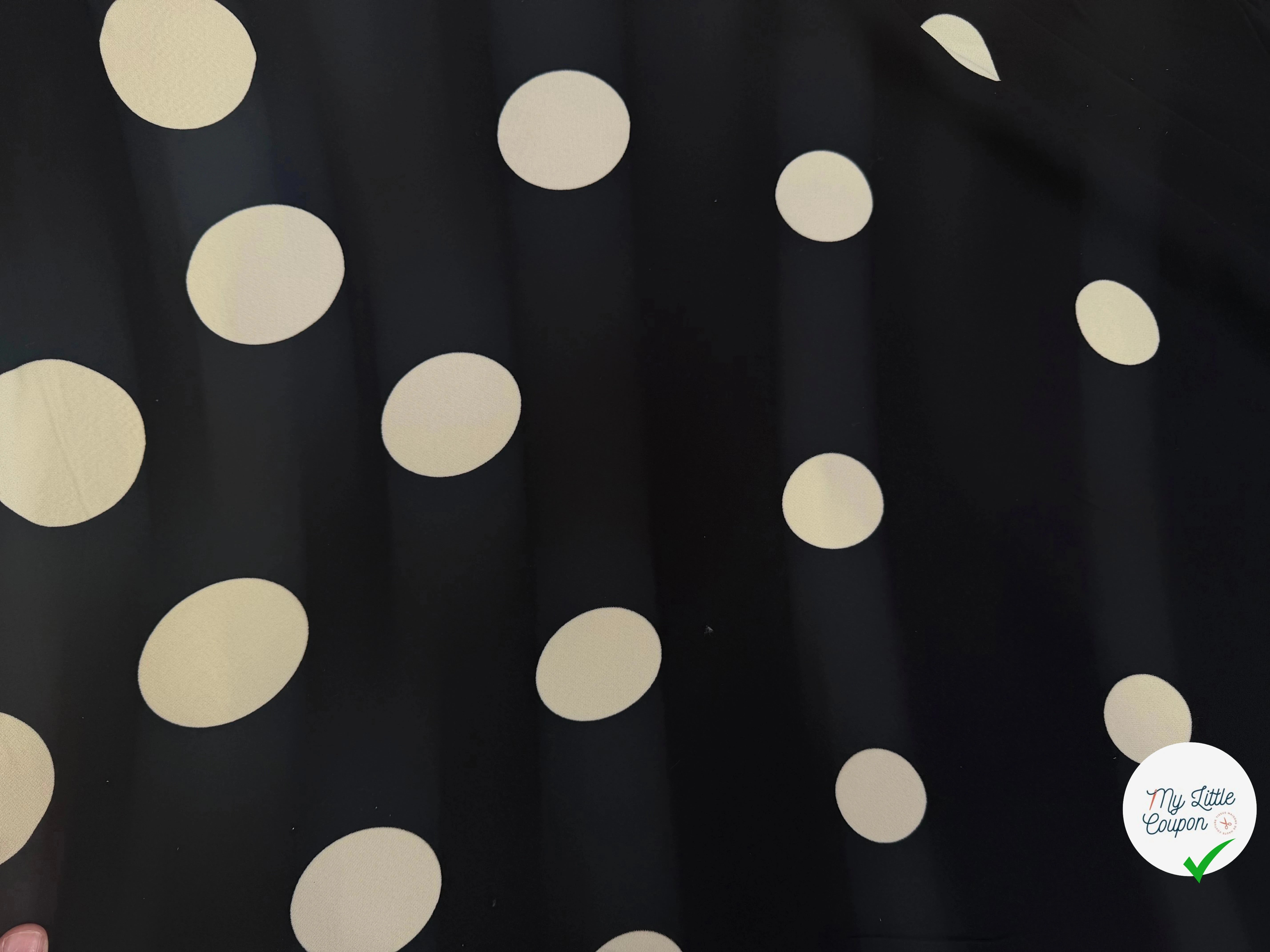 CREPE MAROCAIN 100% VISCOSE NOIR POIS BLANC CASSÉ - My Little Coupon