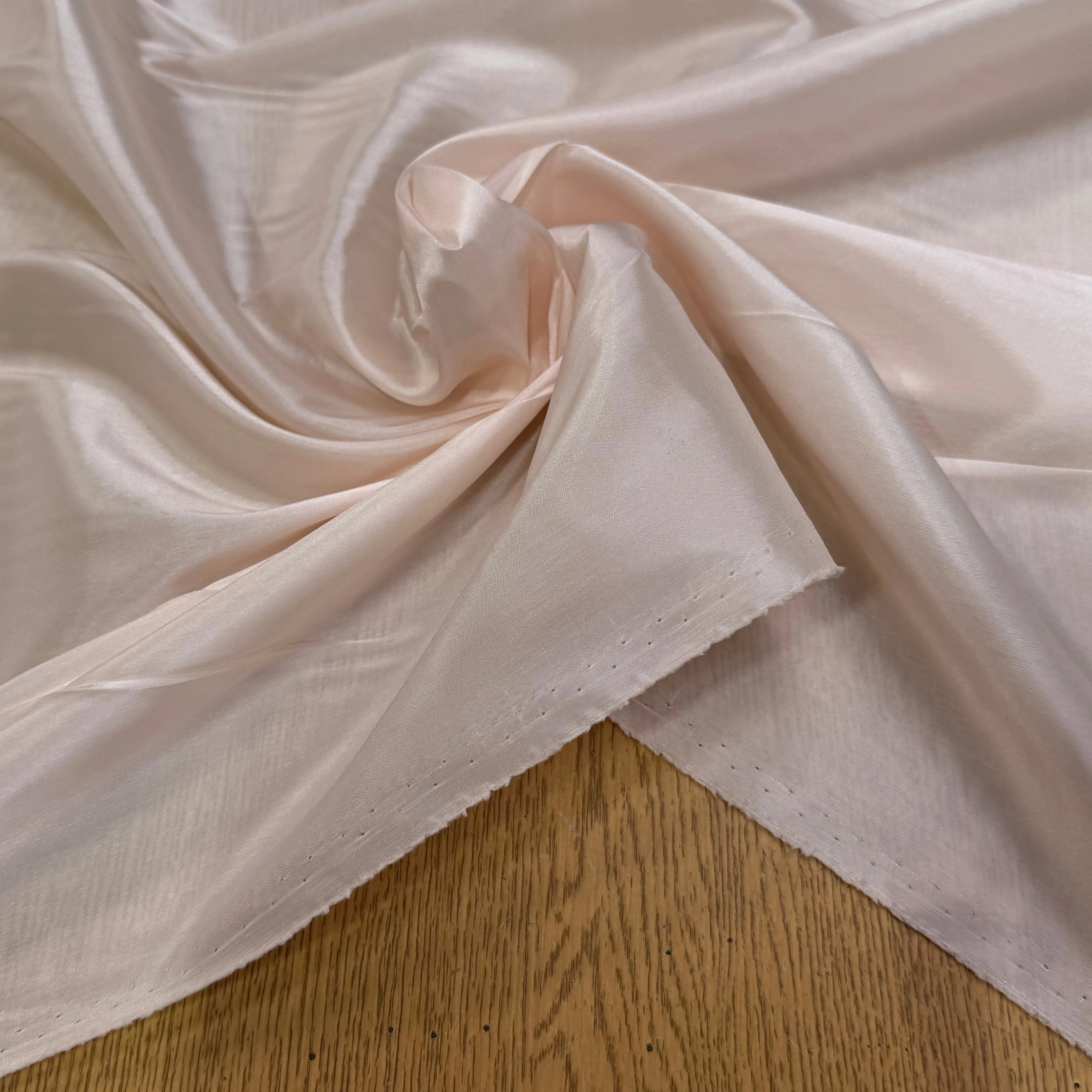 DOUBLURE 62% ACETATE STRETCH ROSE PALE LÉGÈREMENT SATINÉE - My Little Coupon