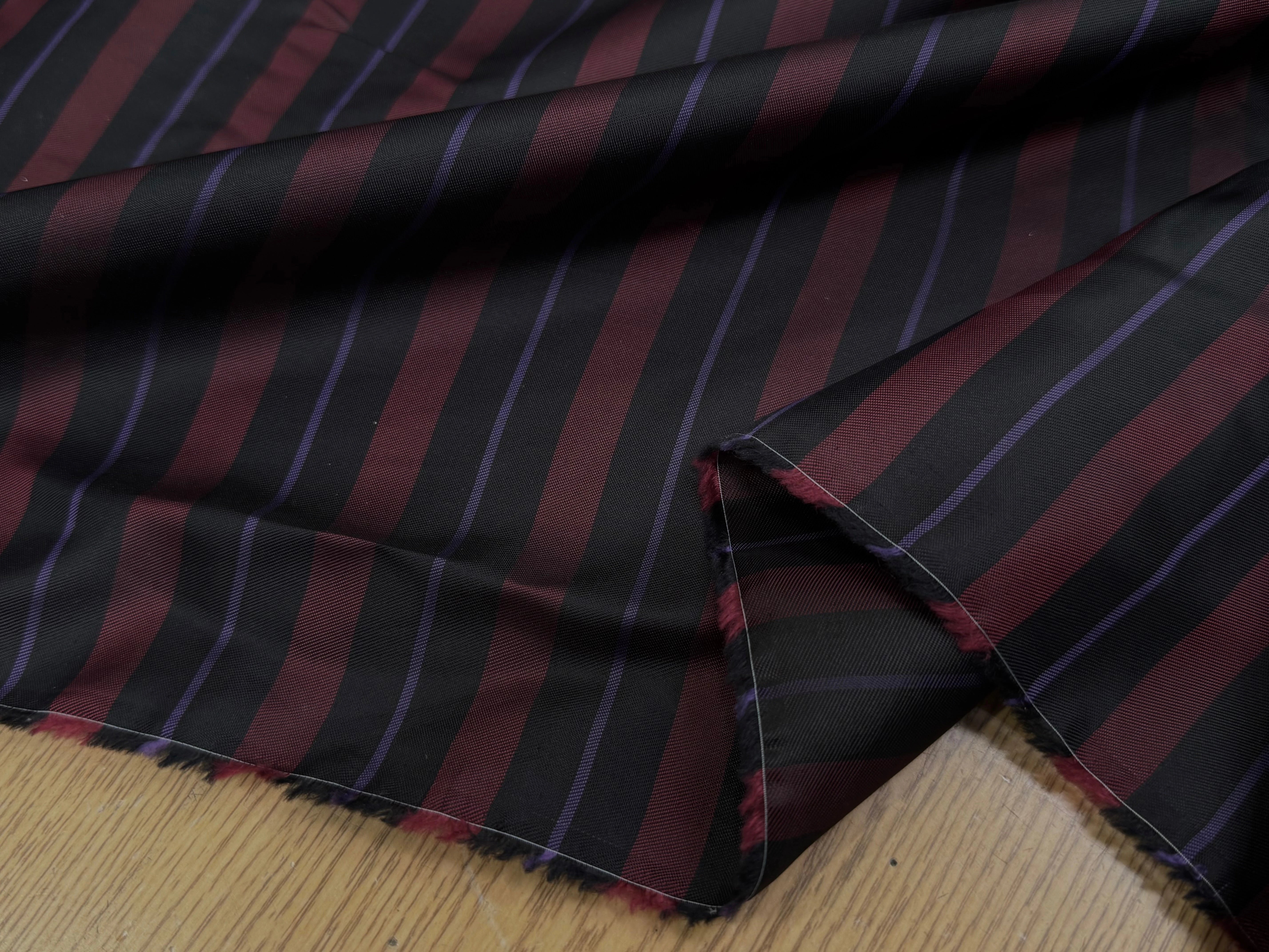 DOUBLURE ACETATE VISCOSE À RAYURES NOIR BORDEAUX VIOLET SUBLIME - My Little Coupon