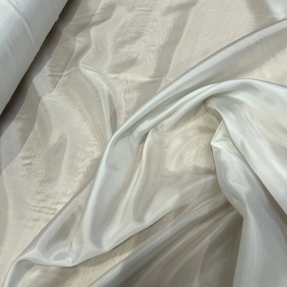 DOUBLURE FINE ET LISSE 62% ACETATE 38% CUPRO BLANC CASSÉ - My Little Coupon