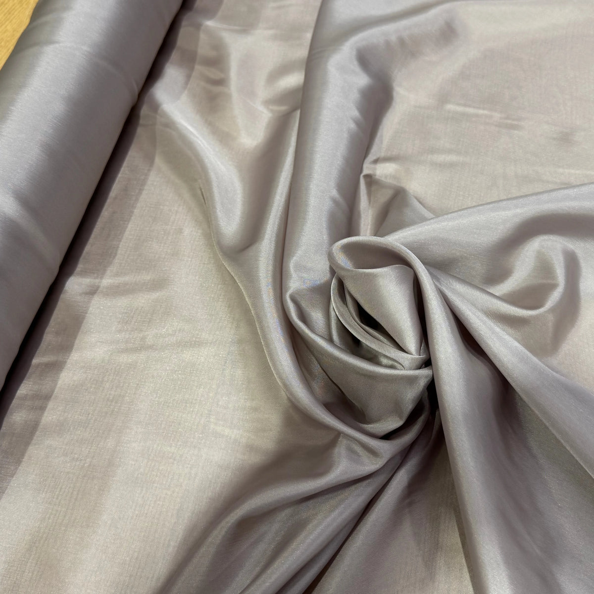 DOUBLURE FINE ET LISSE 62% ACETATE 38% CUPRO GREY LAVANDER - My Little Coupon