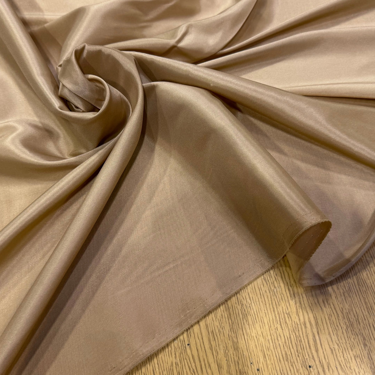 DOUBLURE FINE LÉGÈREMENT SATINÉE ET STRETCH BEIGE TAUPE - My Little Coupon