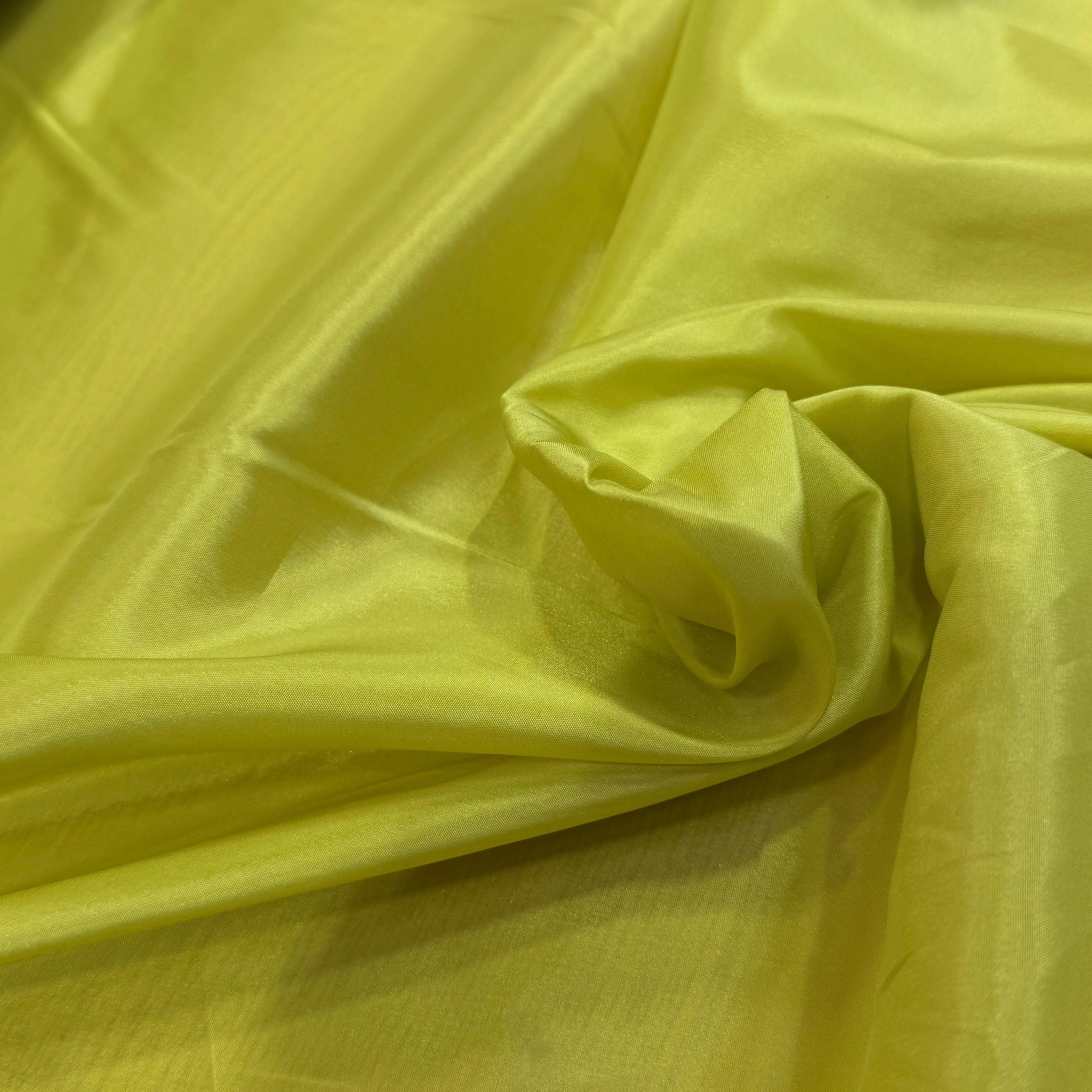 DOUBLURE FLUIDE LÉGÈREMENT SATINÉE JAUNE CITRON - My Little Coupon