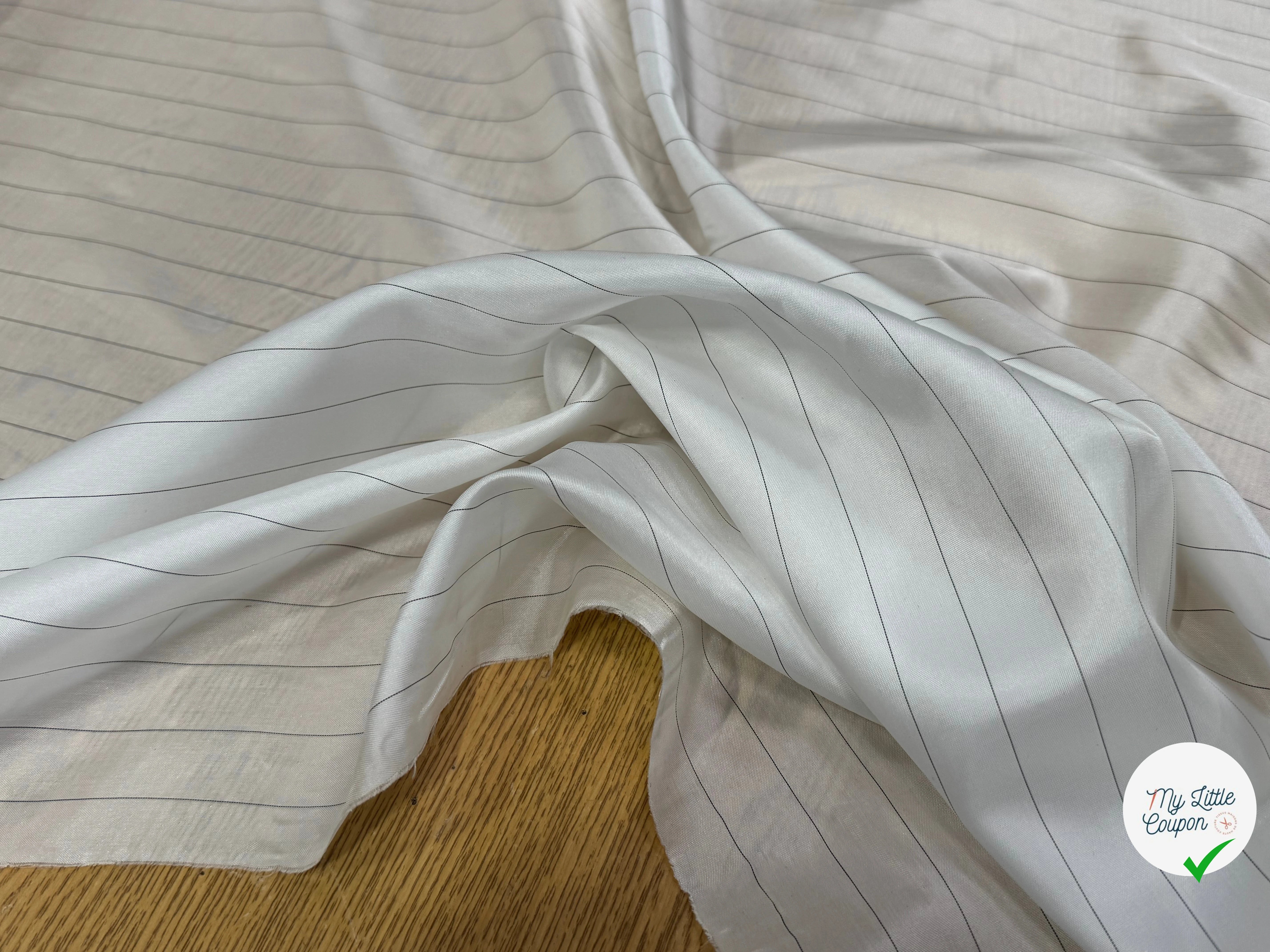 DOUBLURE VISCOSE FINE IVOIRE À FINE RAYURES NOIRES - My Little Coupon
