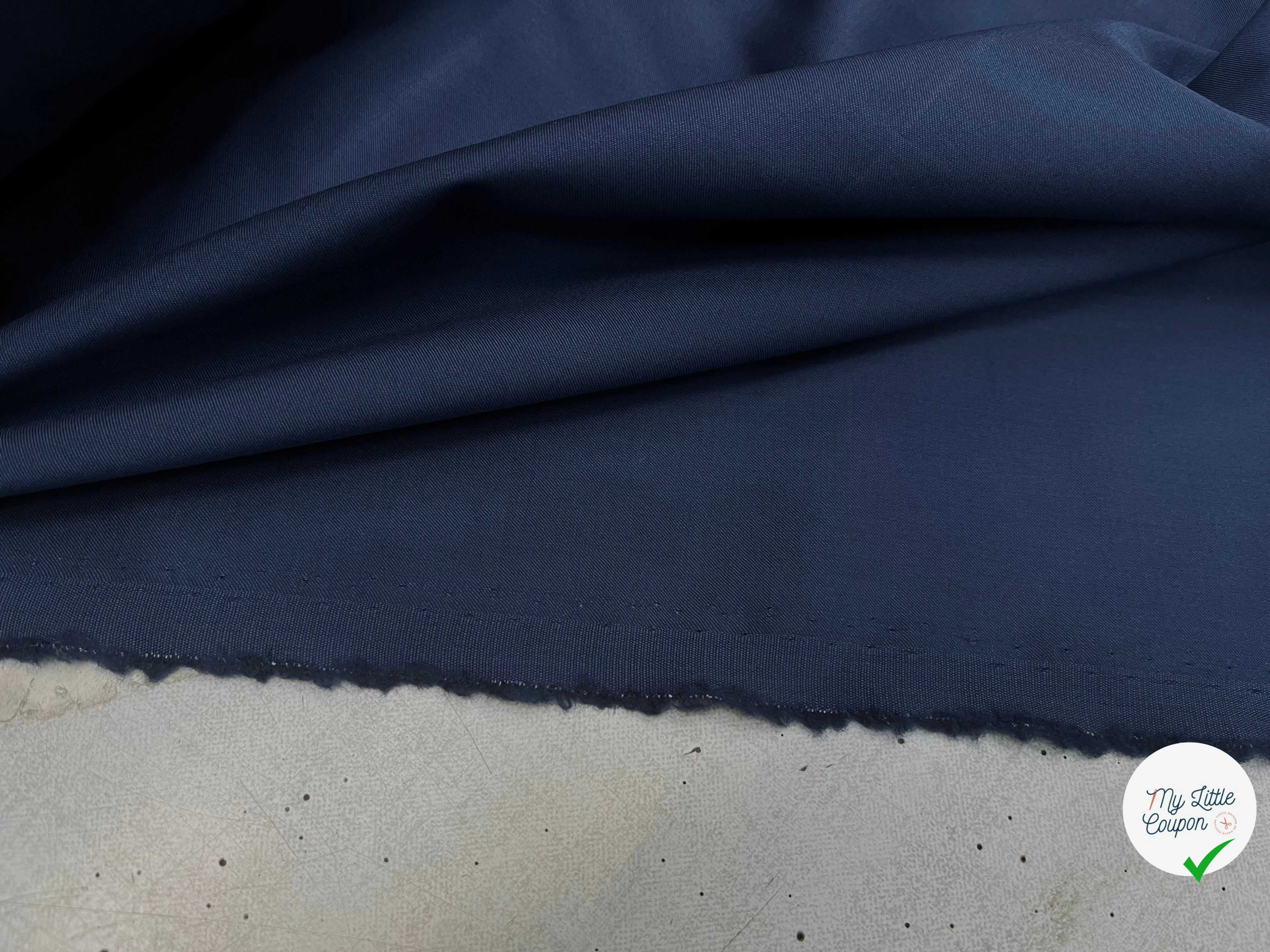 DRAPERIE DE LAINE BLEU CHIC AVEC UN FIL ROUGE SUR LA LISIÈRE 157CM - My Little Coupon