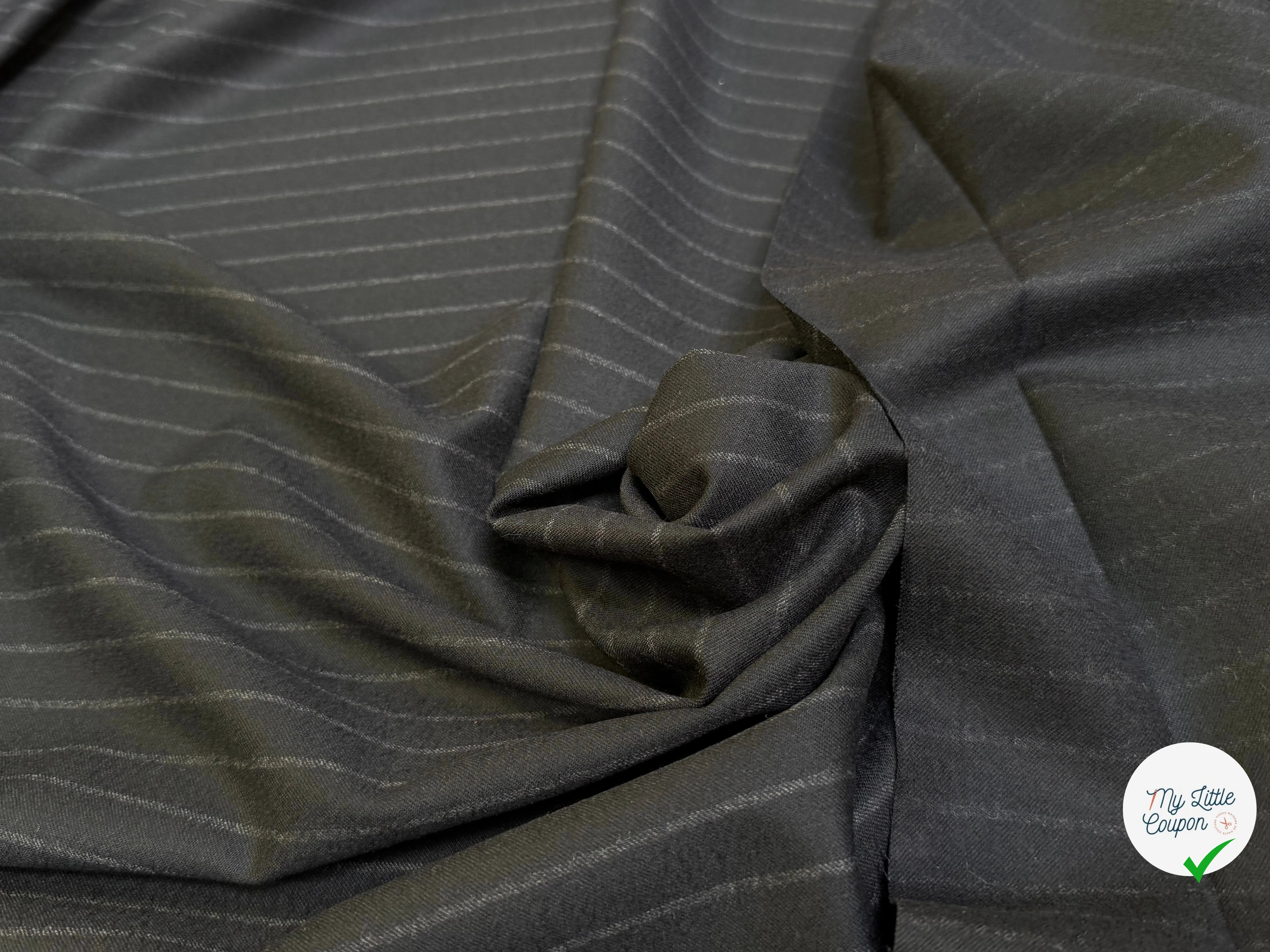 DRAPERIE DE LAINE GRATÉE BELLE TENUE NOIR RAYURES GRISES - My Little Coupon