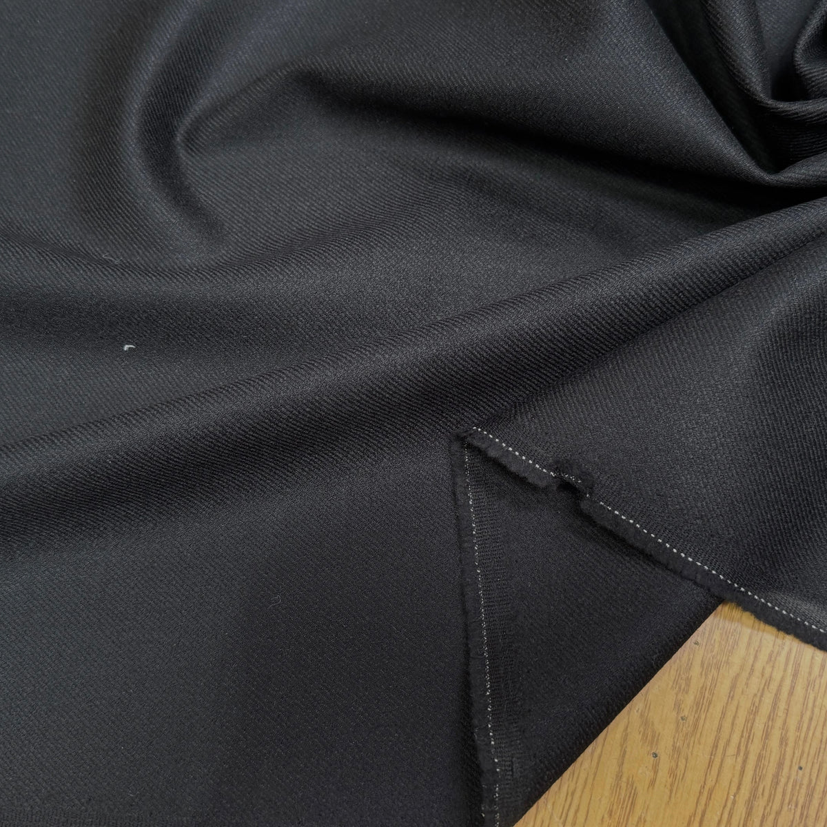 DRAPERIE DE LAINE NOBLE SATINÉE NOIR STRETCH - My Little Coupon