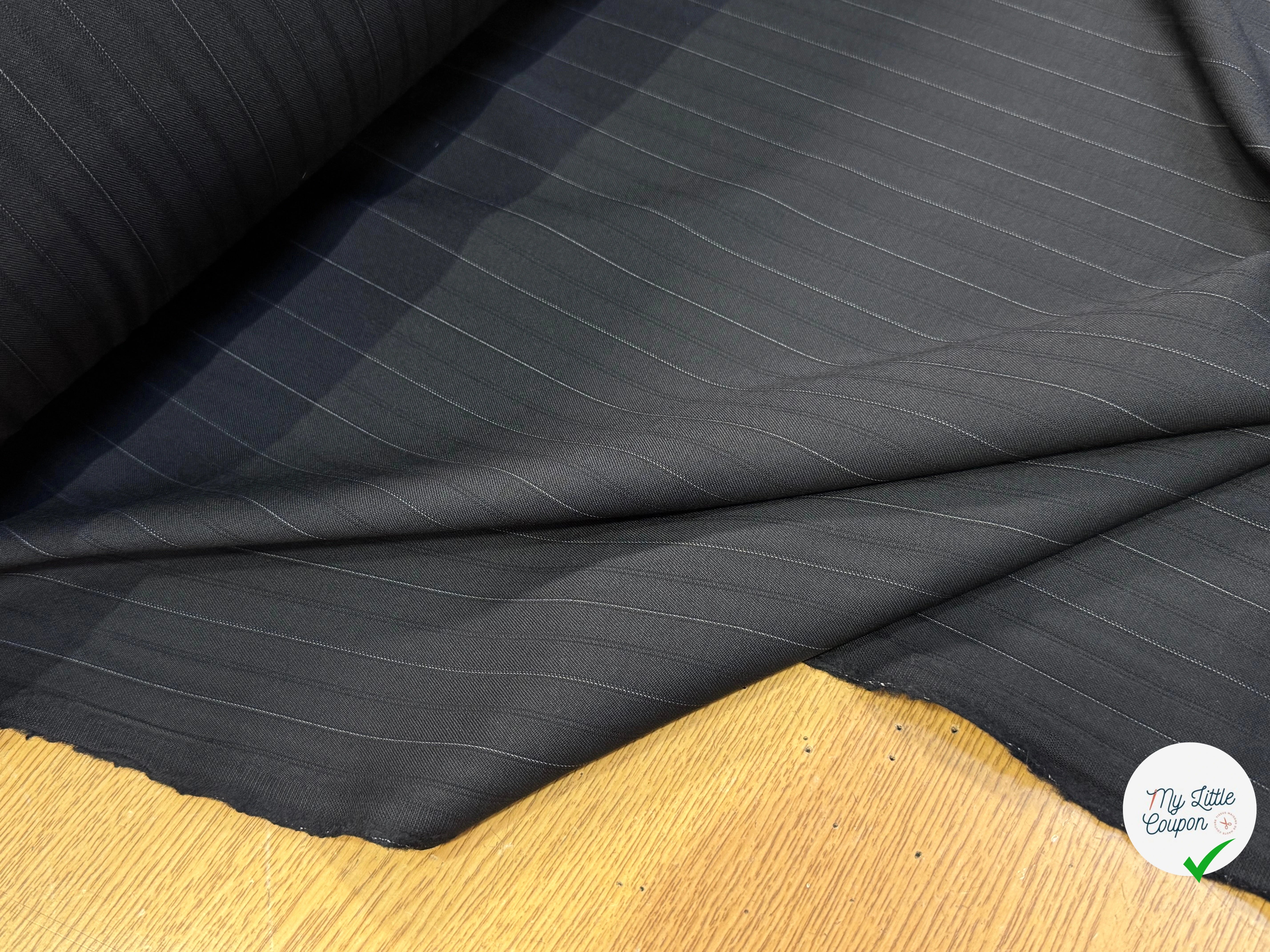 DRAPERIE DE LAINE NOIR SUPERBE RAYURES HORIZONTALES - My Little Coupon