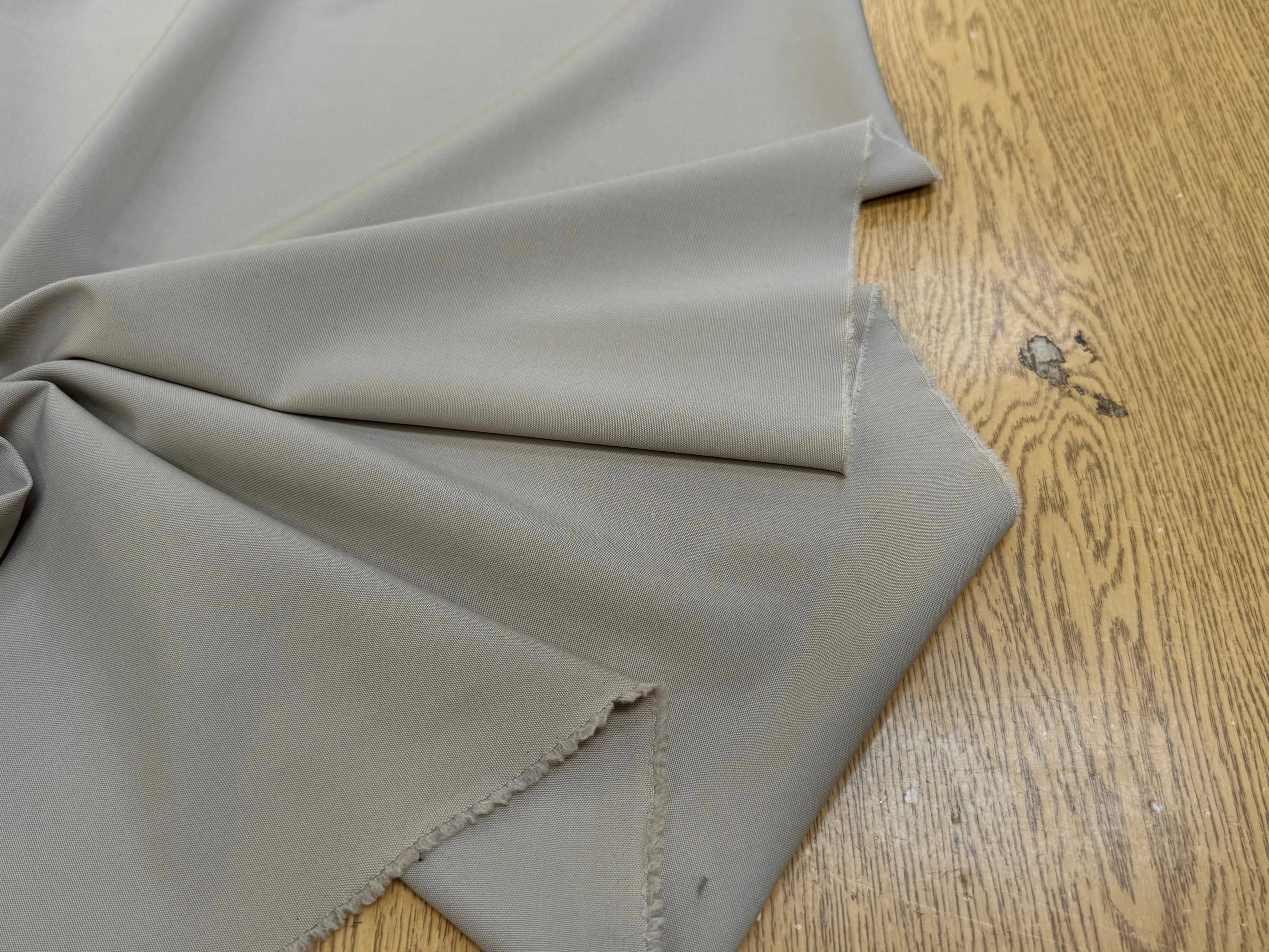 DRAPERIE DE LAINE TAUPE TRÈS BELLE TENUE - My Little Coupon