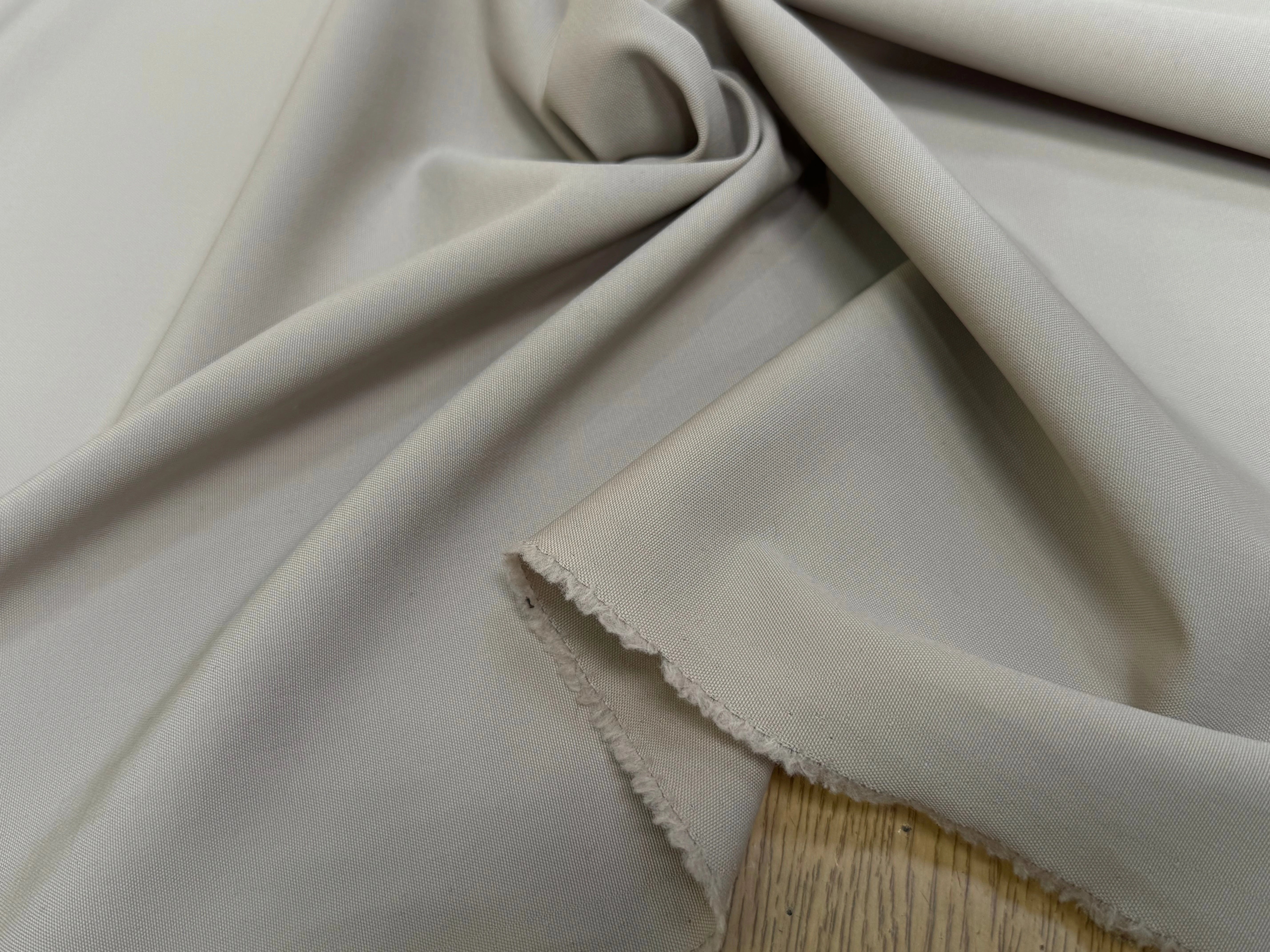 DRAPERIE DE LAINE TAUPE TRÈS BELLE TENUE - My Little Coupon