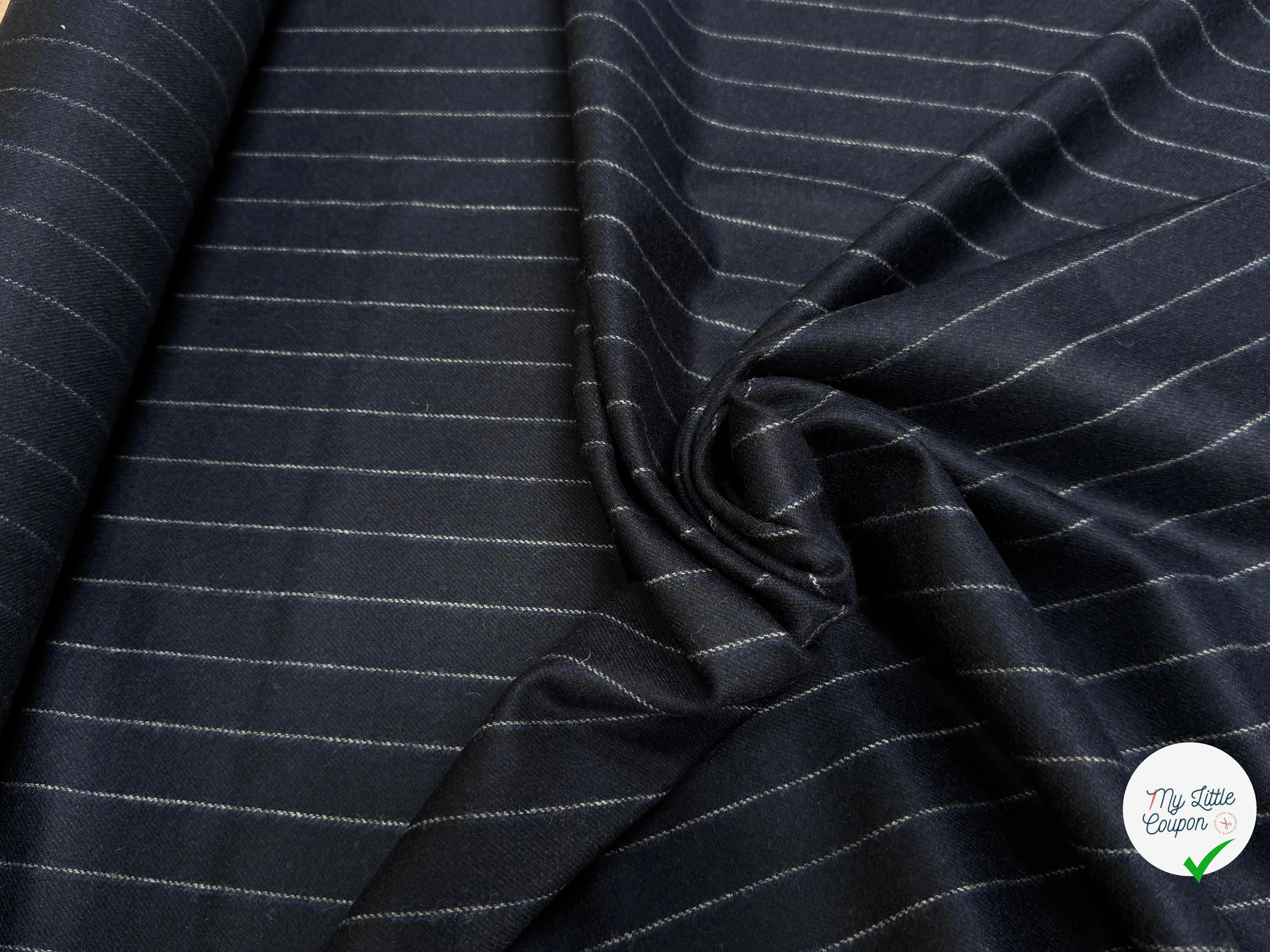 DRAPERIE DE LAINE TENUE IMPÉCABLE MARINE À RAYURES - My Little Coupon