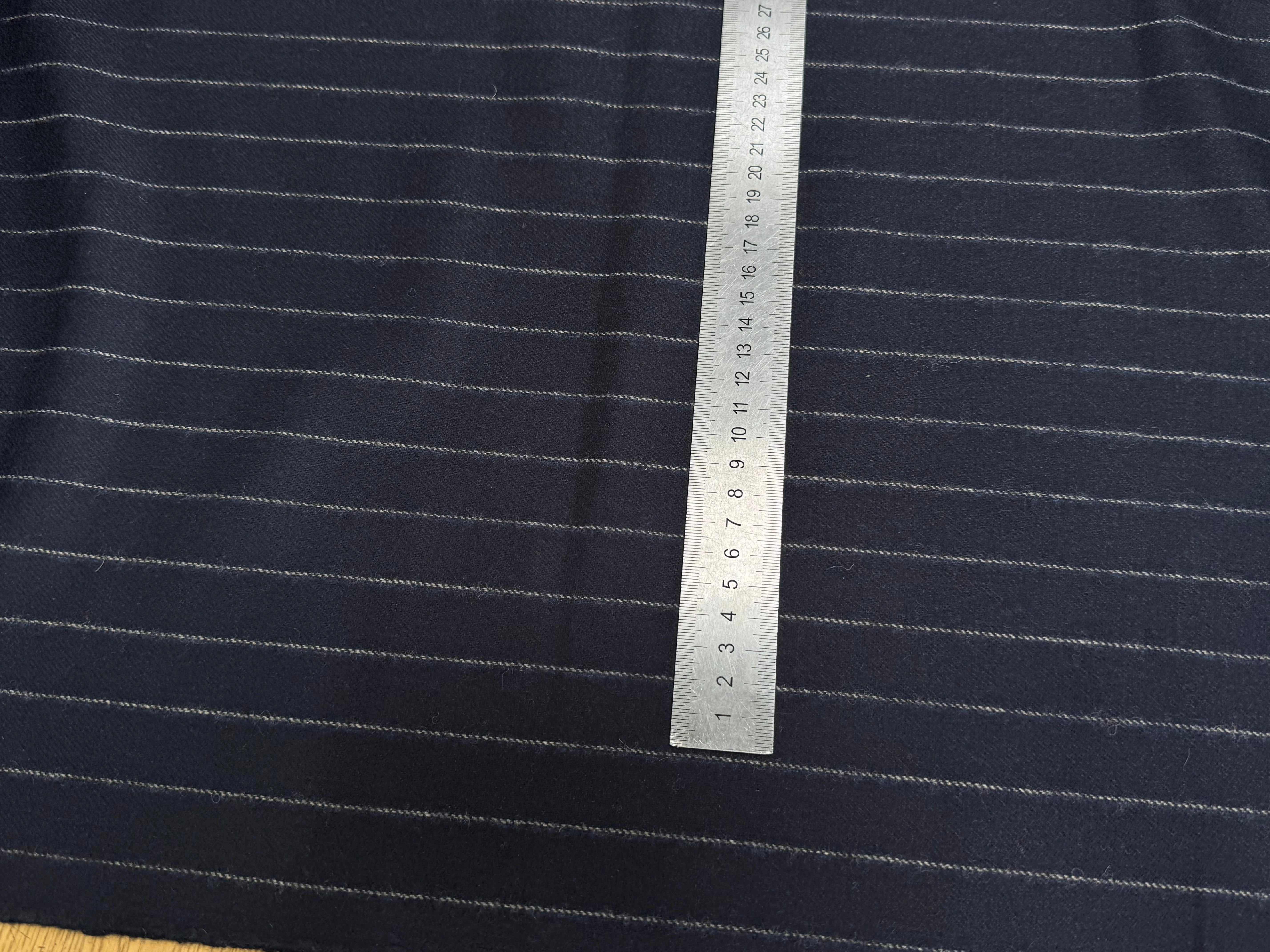 DRAPERIE DE LAINE TENUE IMPÉCABLE MARINE À RAYURES - My Little Coupon