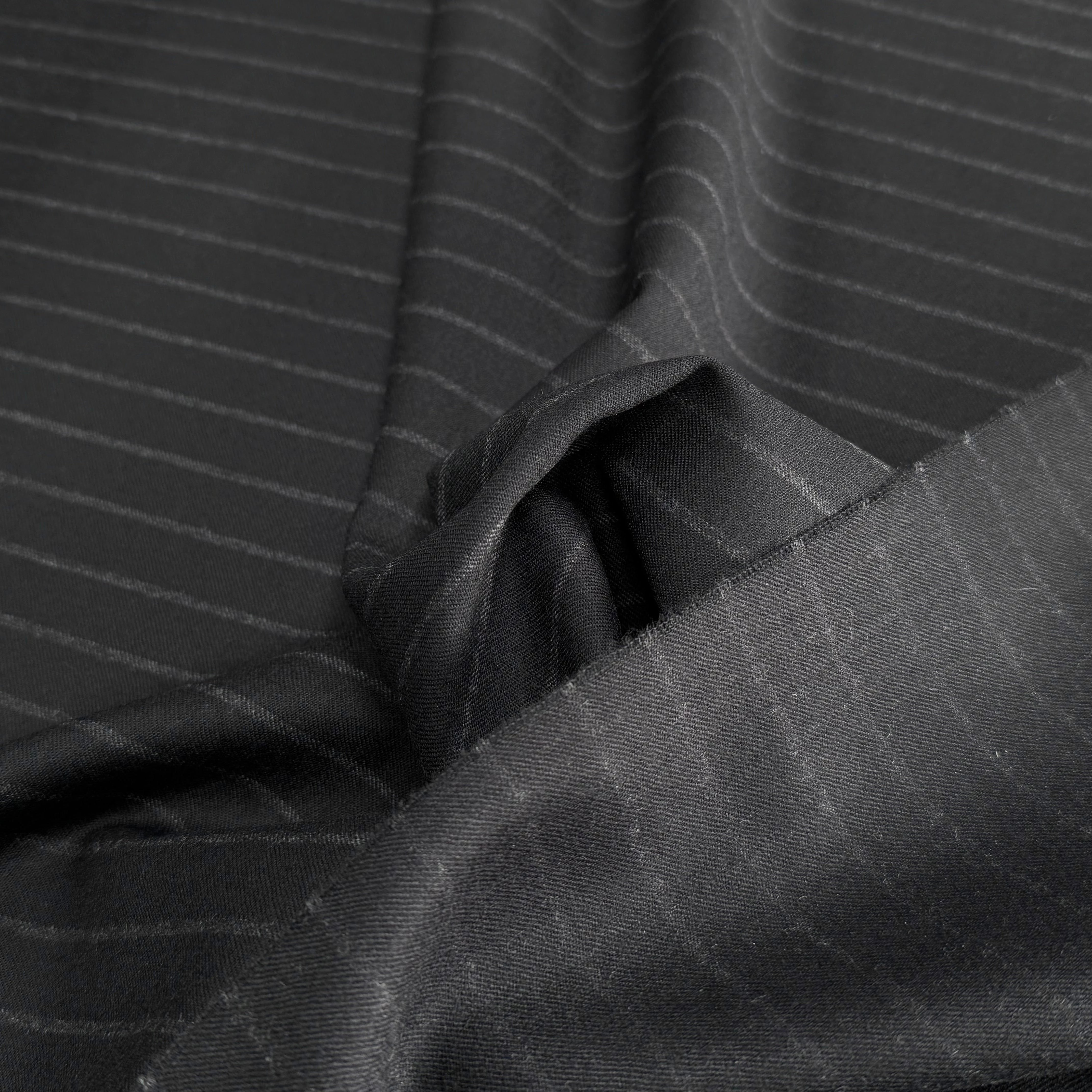 DRAPERIE DE LAINE TRÈS BELLE TENUE NOIR À RAYURES - My Little Coupon