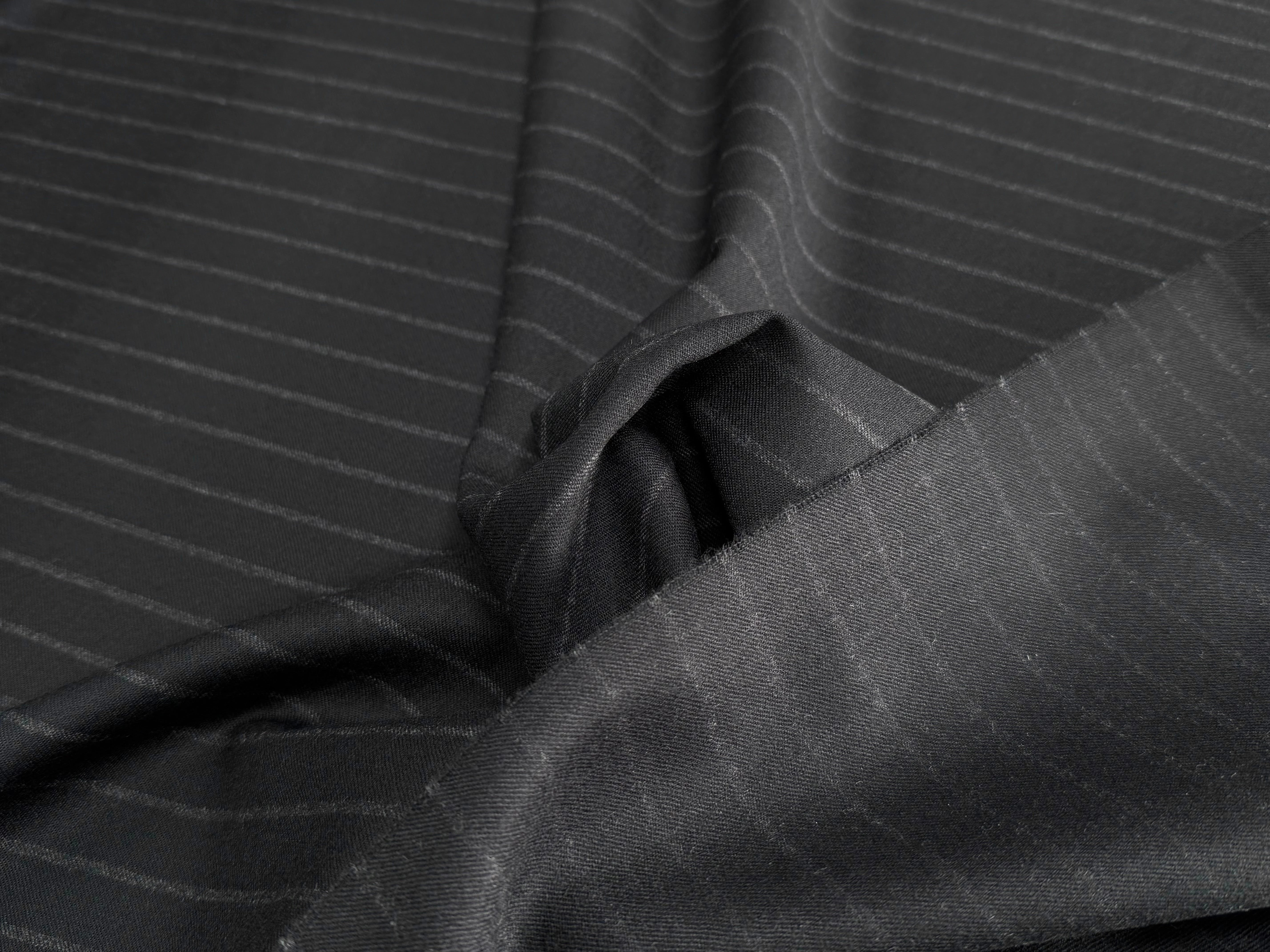 DRAPERIE DE LAINE TRÈS BELLE TENUE NOIR À RAYURES - My Little Coupon