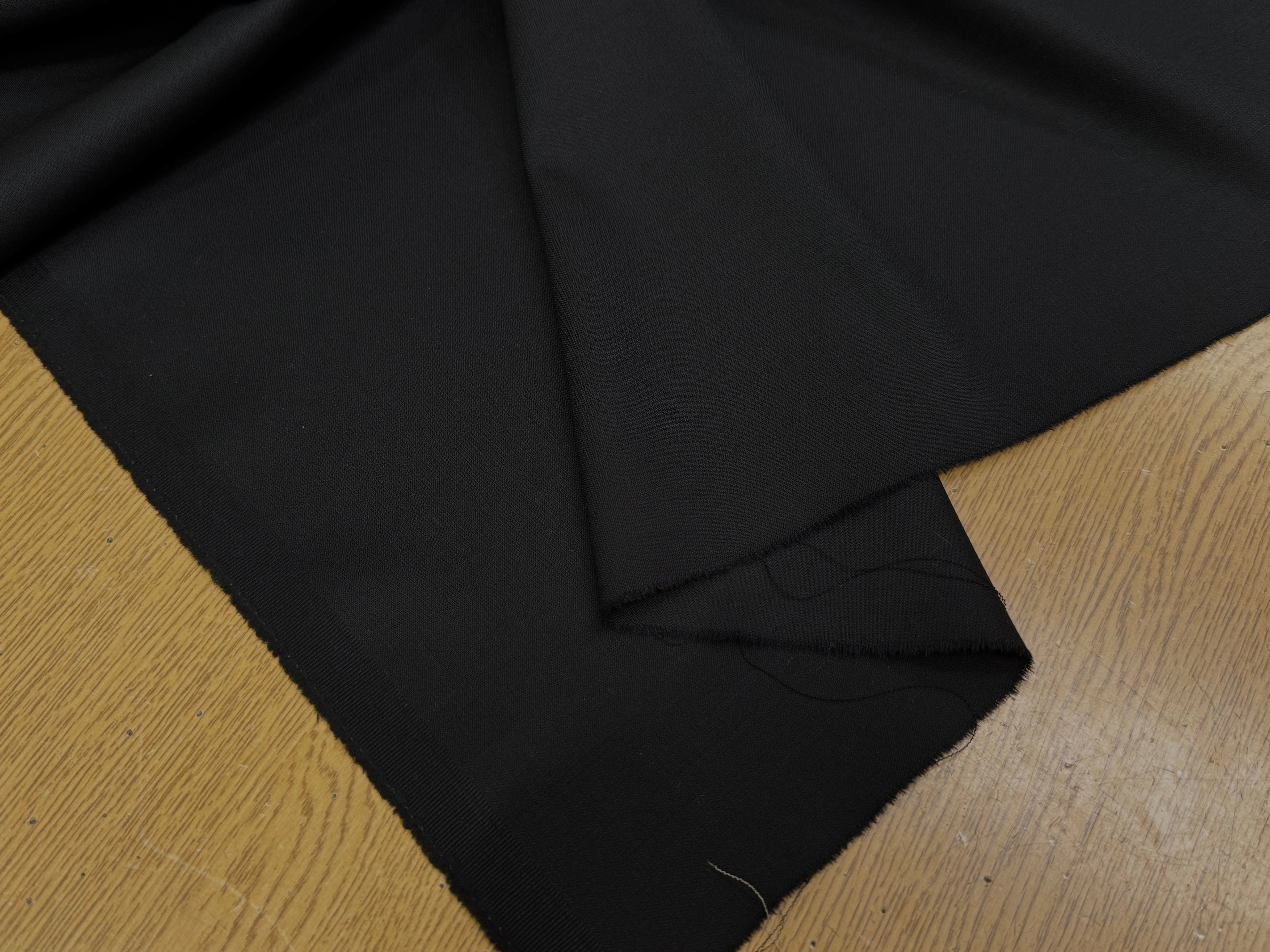 DRAPERIE DE LAINE TRÈS BELLE TENUE NOIR ULTRA BELLE - My Little Coupon