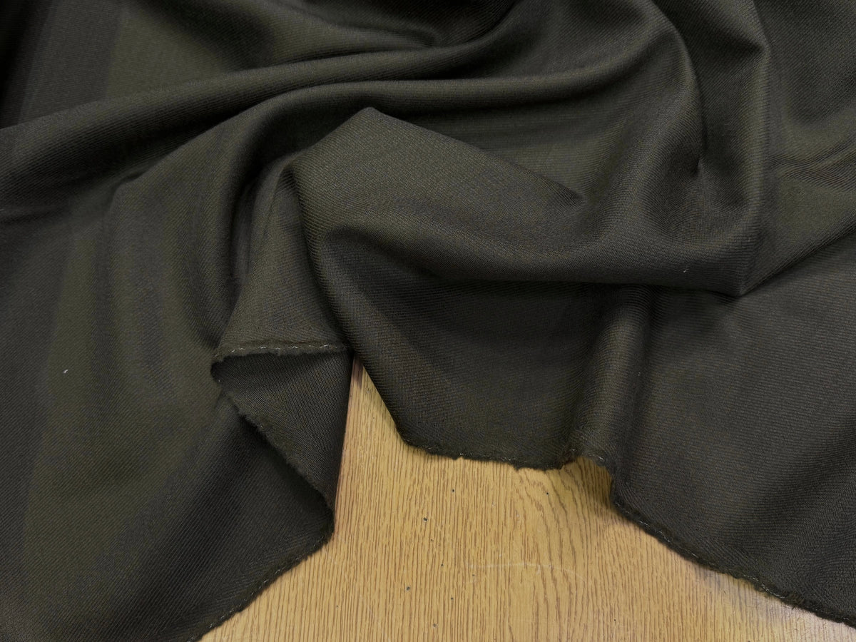 DRAPERIE DÉLICATE LÉGÈREMENT SATINÉE KAKI FONCÉ AU TOMBÉ FLUIDE 100% LAINE VIERGE - My Little Coupon