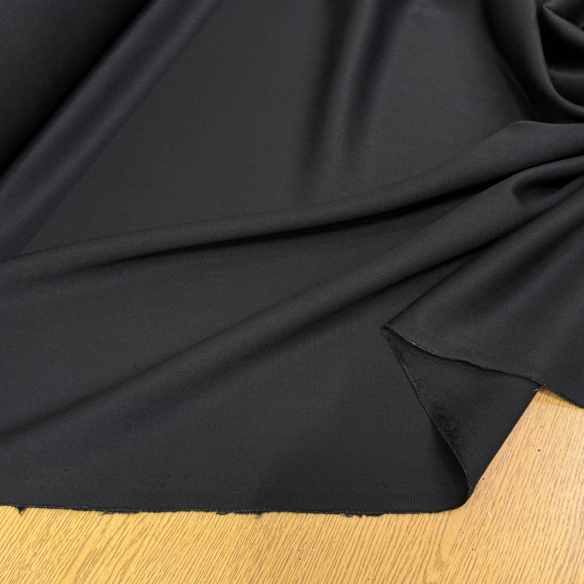 DRAPERIE SERGÉE POLYLAINE NOIR TOMBÉ SOYEUX - My Little Coupon
