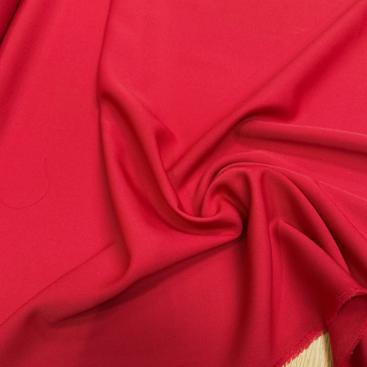 DRAPERIE SERGÉE POLYLAINE ROUGE PARFAITE TENUE - My Little Coupon