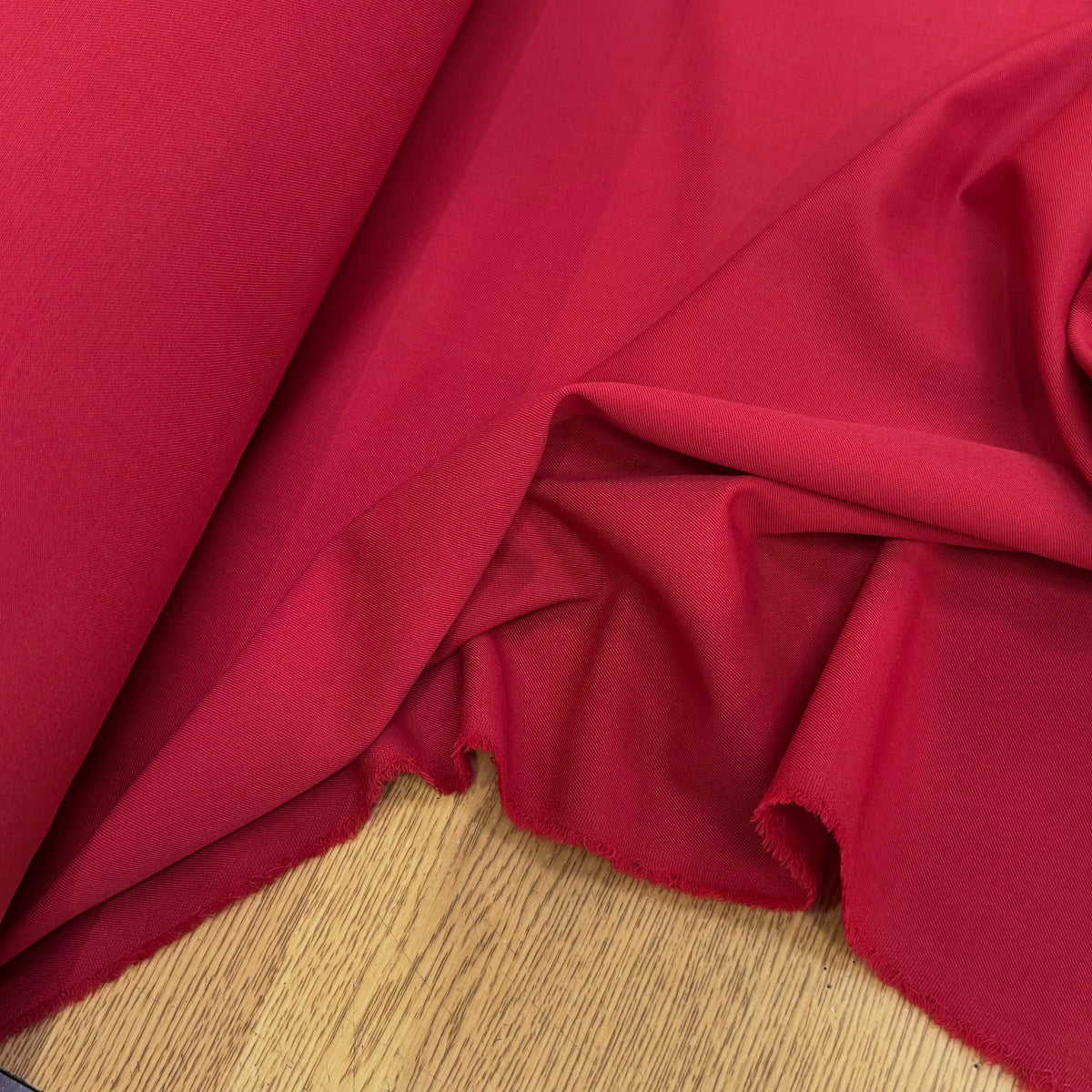 DRAPERIE SERGÉE POLYLAINE STRETCH CERISE NET - My Little Coupon