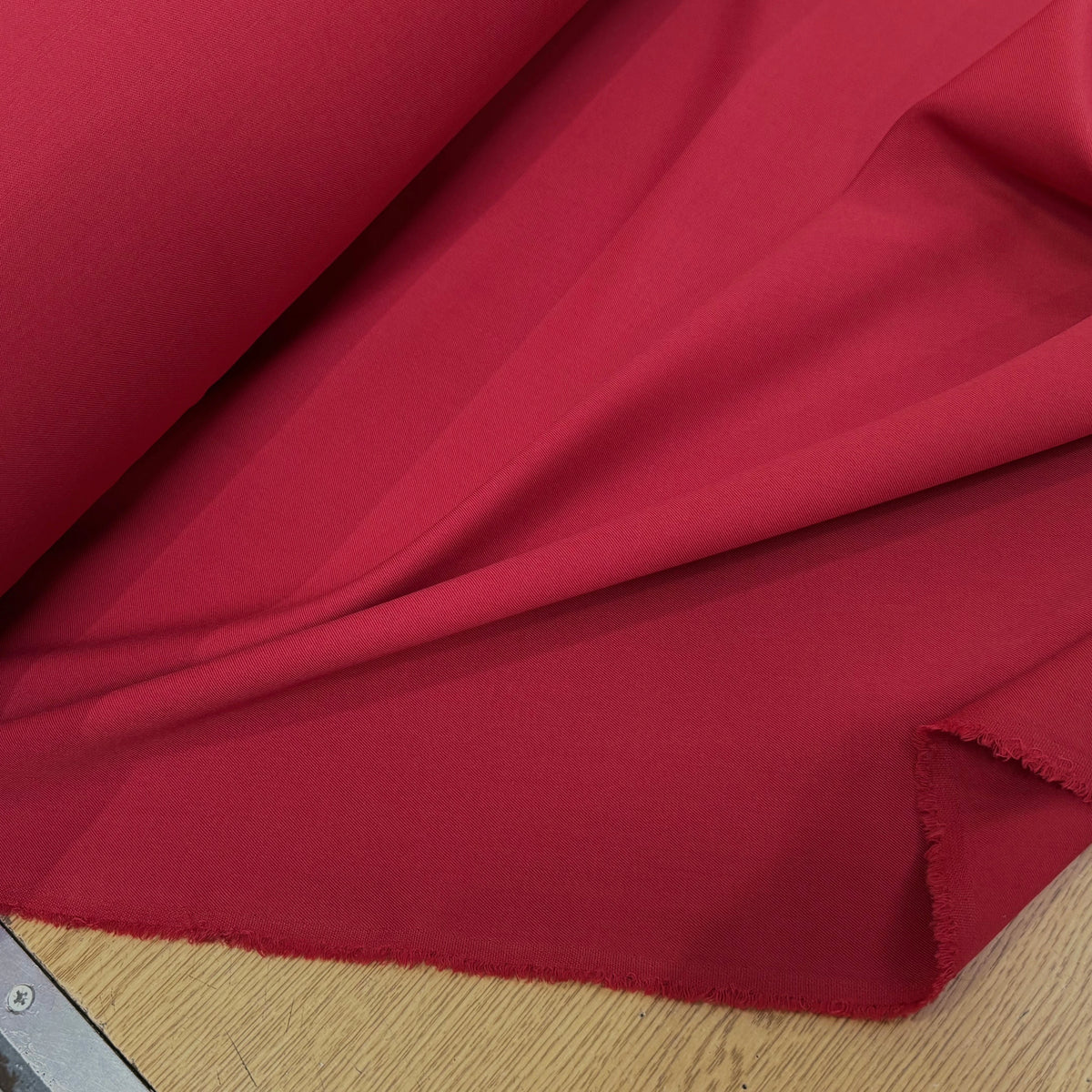 DRAPERIE SERGÉE POLYLAINE STRETCH CERISE NET - My Little Coupon