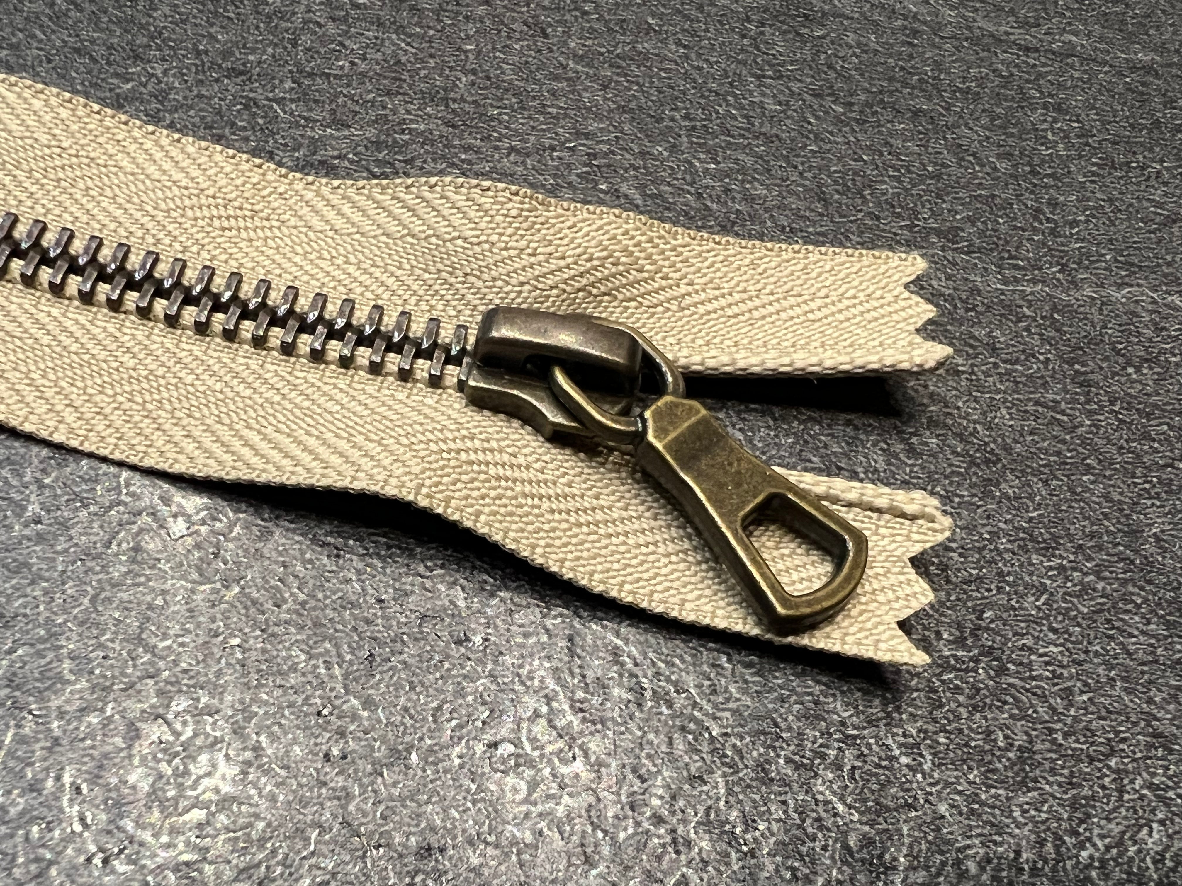 FERMETURE NON SÉPARABLE BEIGE 16 CM - My Little Coupon