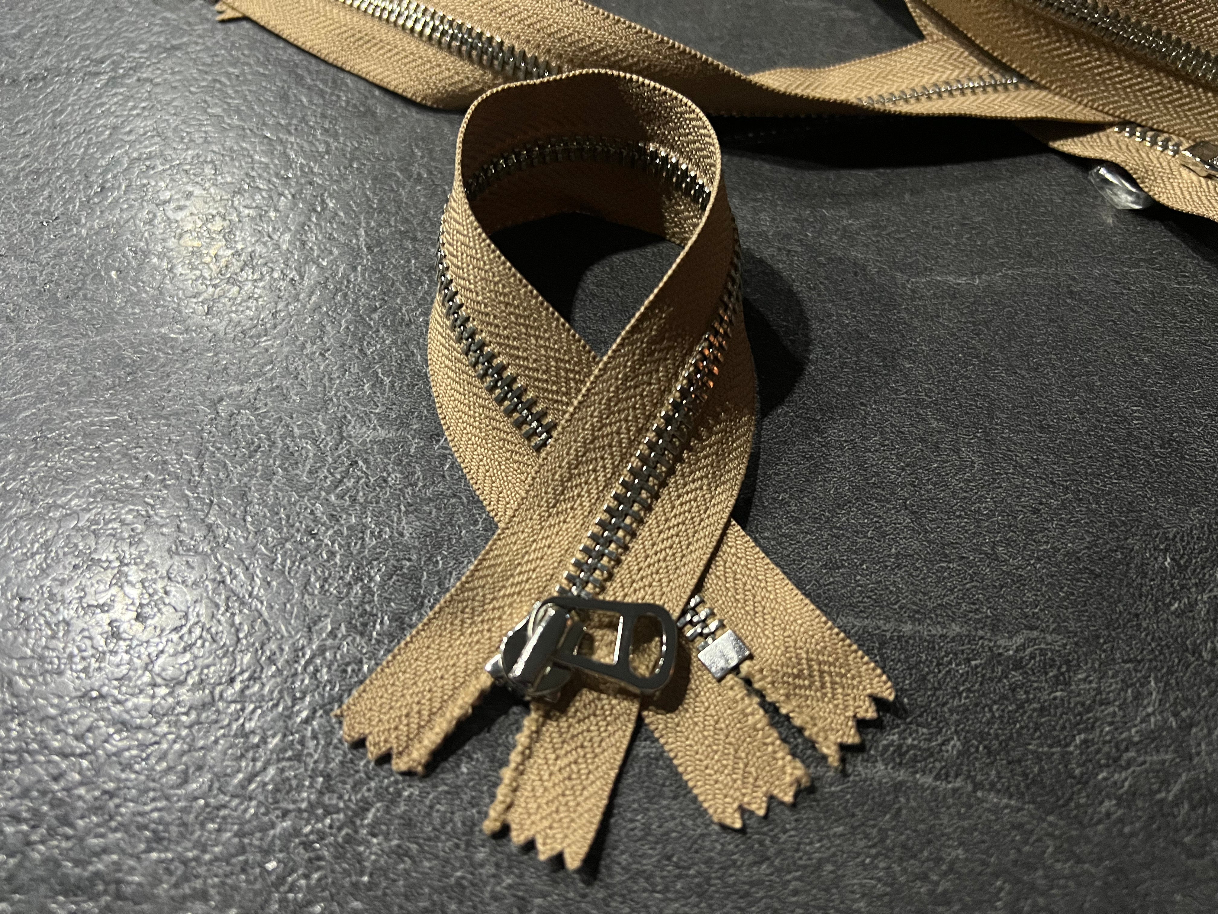 FERMETURE NON SÉPARABLE BEIGE MOYEN 25cm - My Little Coupon