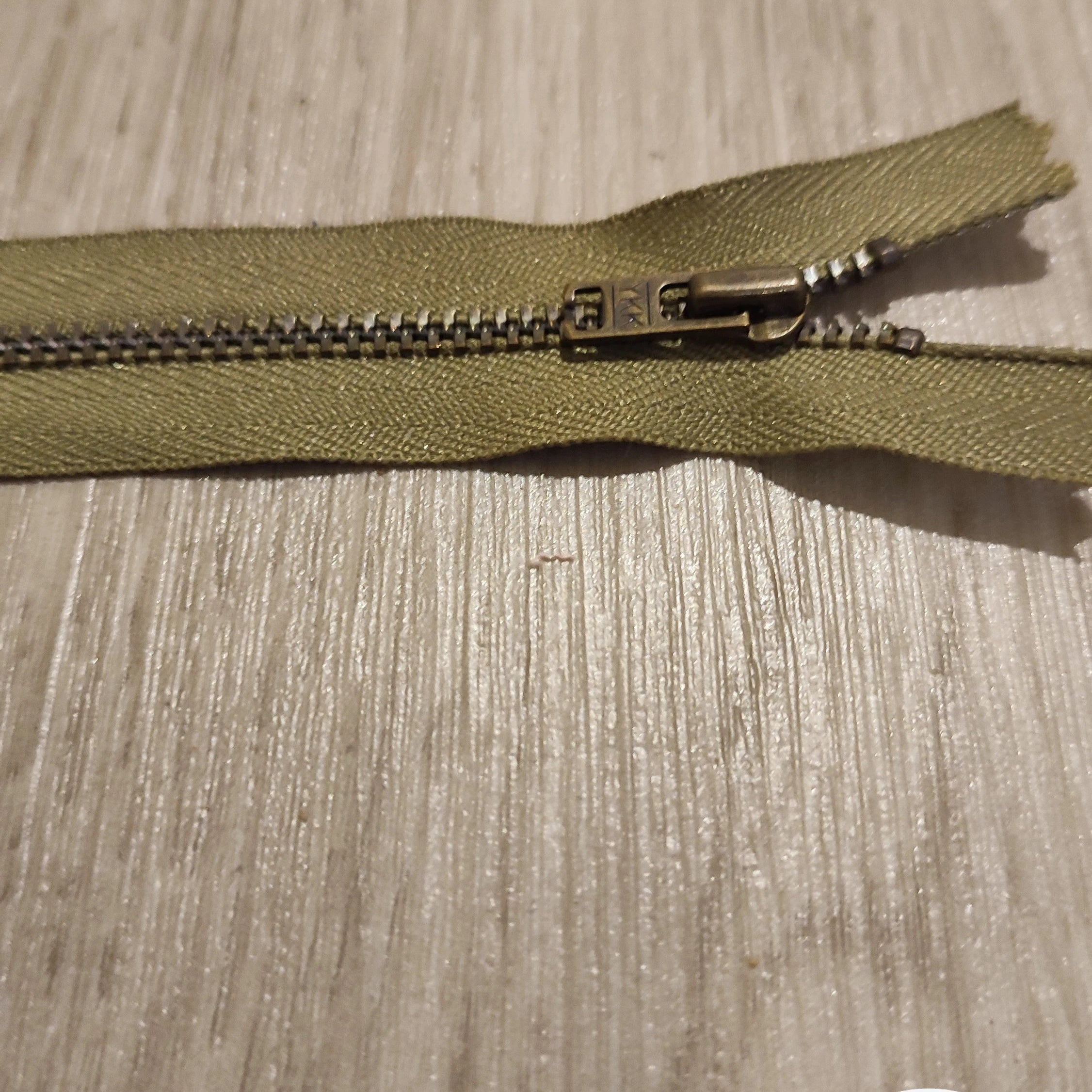 FERMETURE RIRI METAL NON SÉPARABLE 10CM VERT KAKI - My Little Coupon