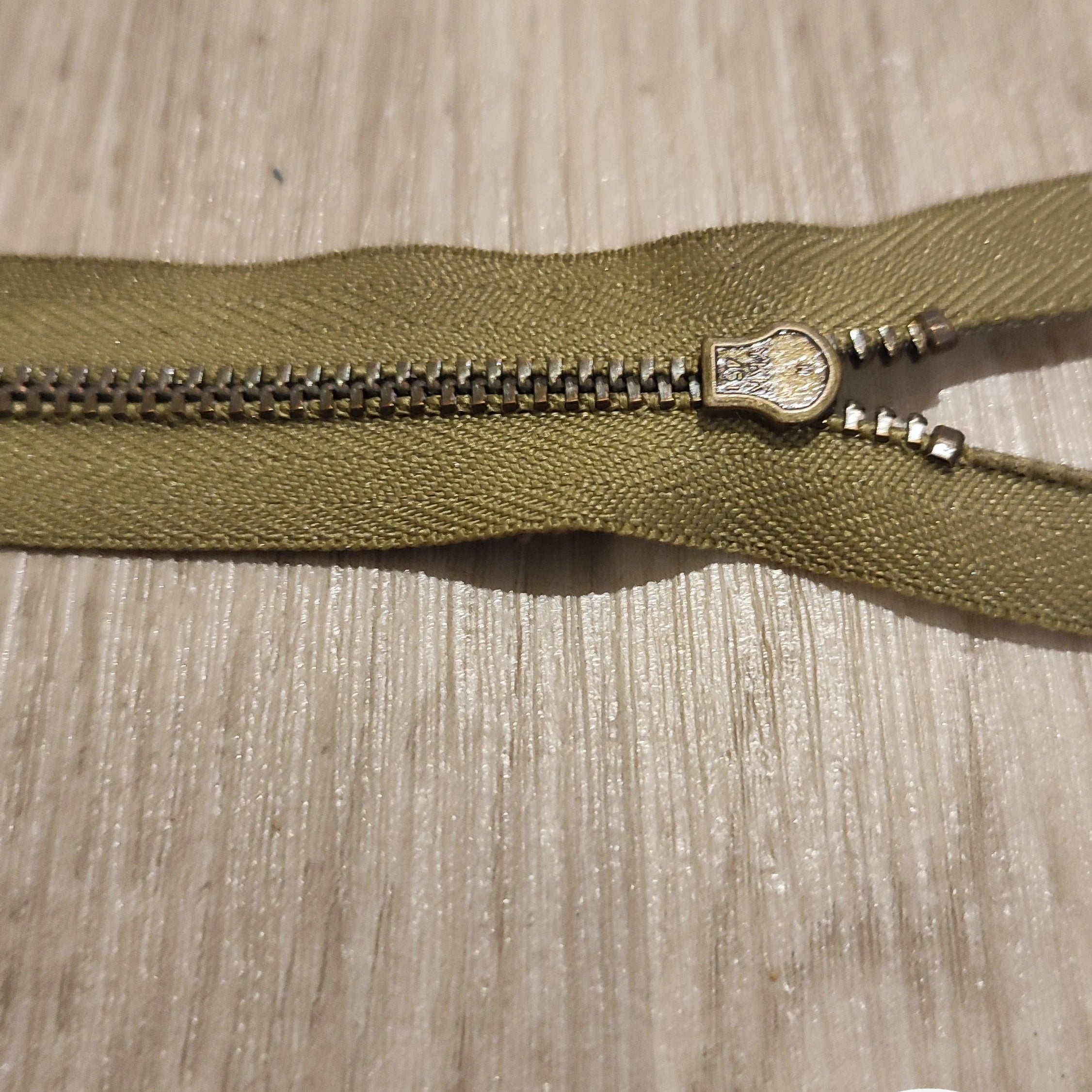 FERMETURE RIRI METAL NON SÉPARABLE 10CM VERT KAKI - My Little Coupon