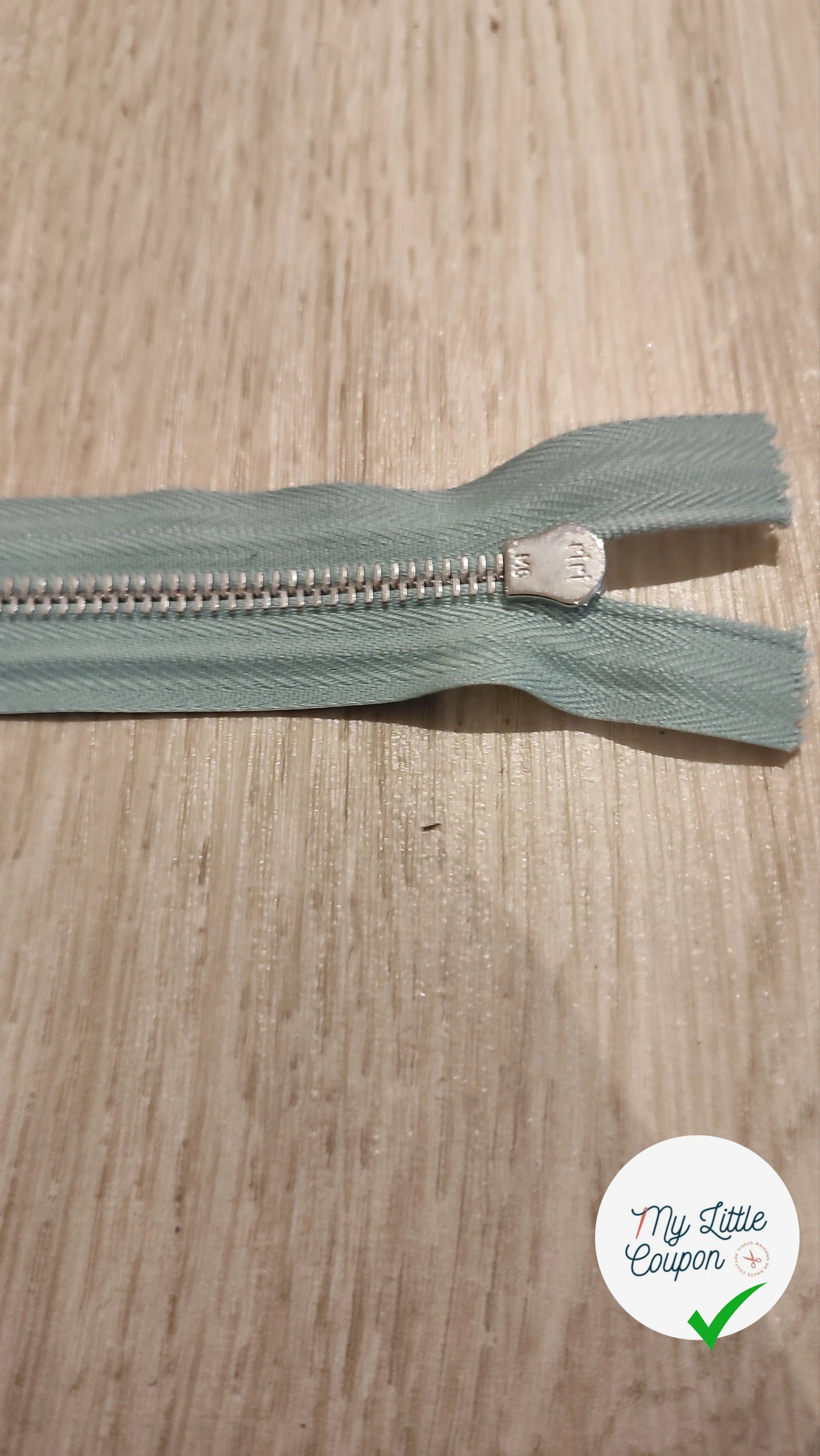FERMETURE RIRI MÉTAL NON SÉPARABLE 14CM BLEU CLAIR M6 - My Little Coupon