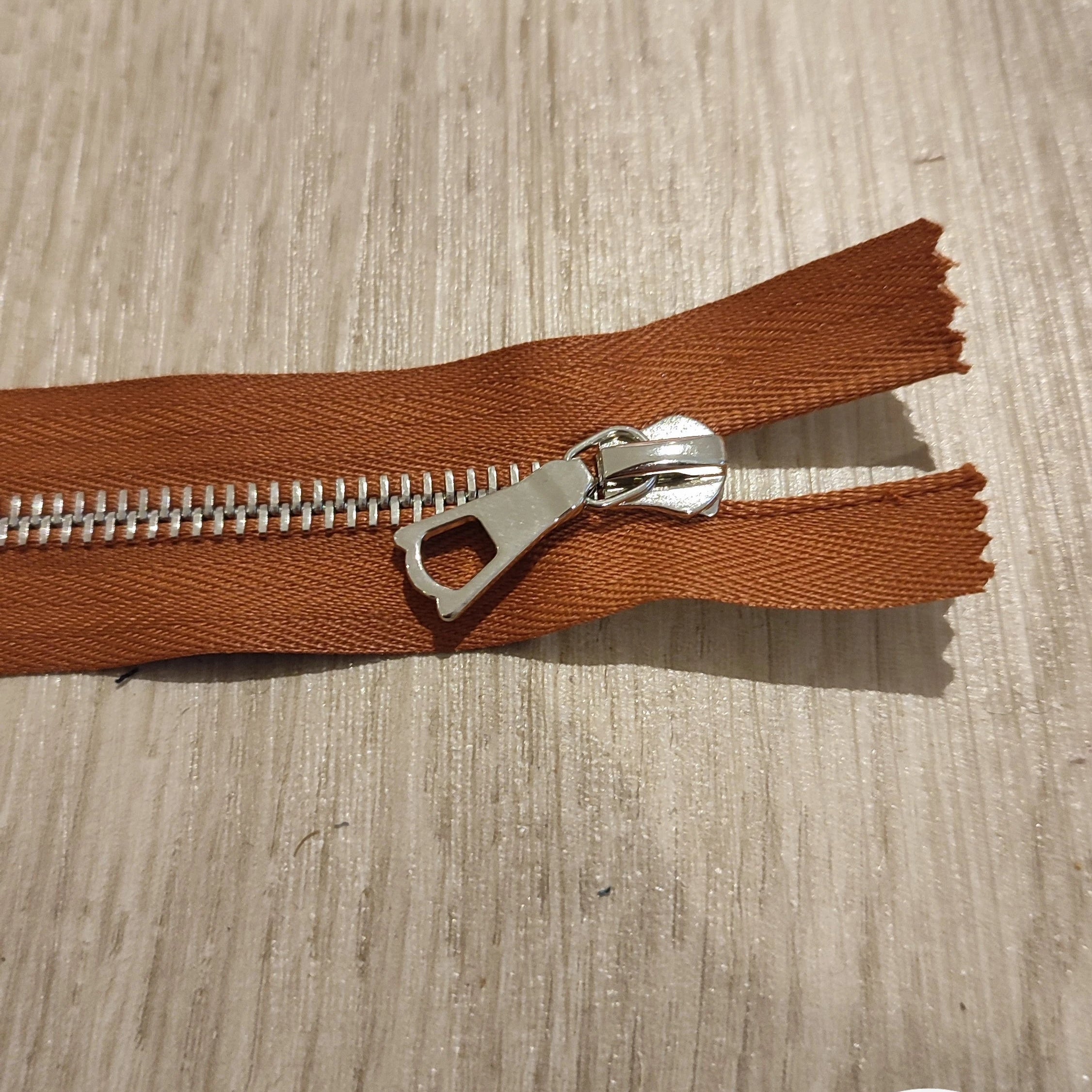 FERMETURE RIRI METAL NON SÉPARABLE 15CM MARRON M6 - My Little Coupon