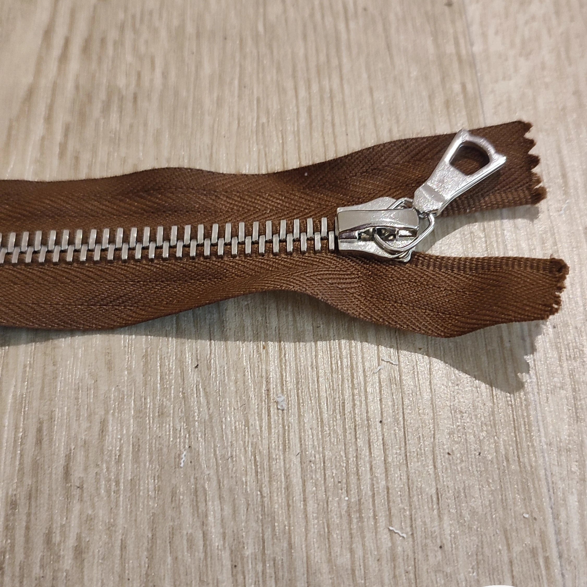 FERMETURE RIRI METAL NON SÉPARABLE 15CM MARRON M8 - My Little Coupon