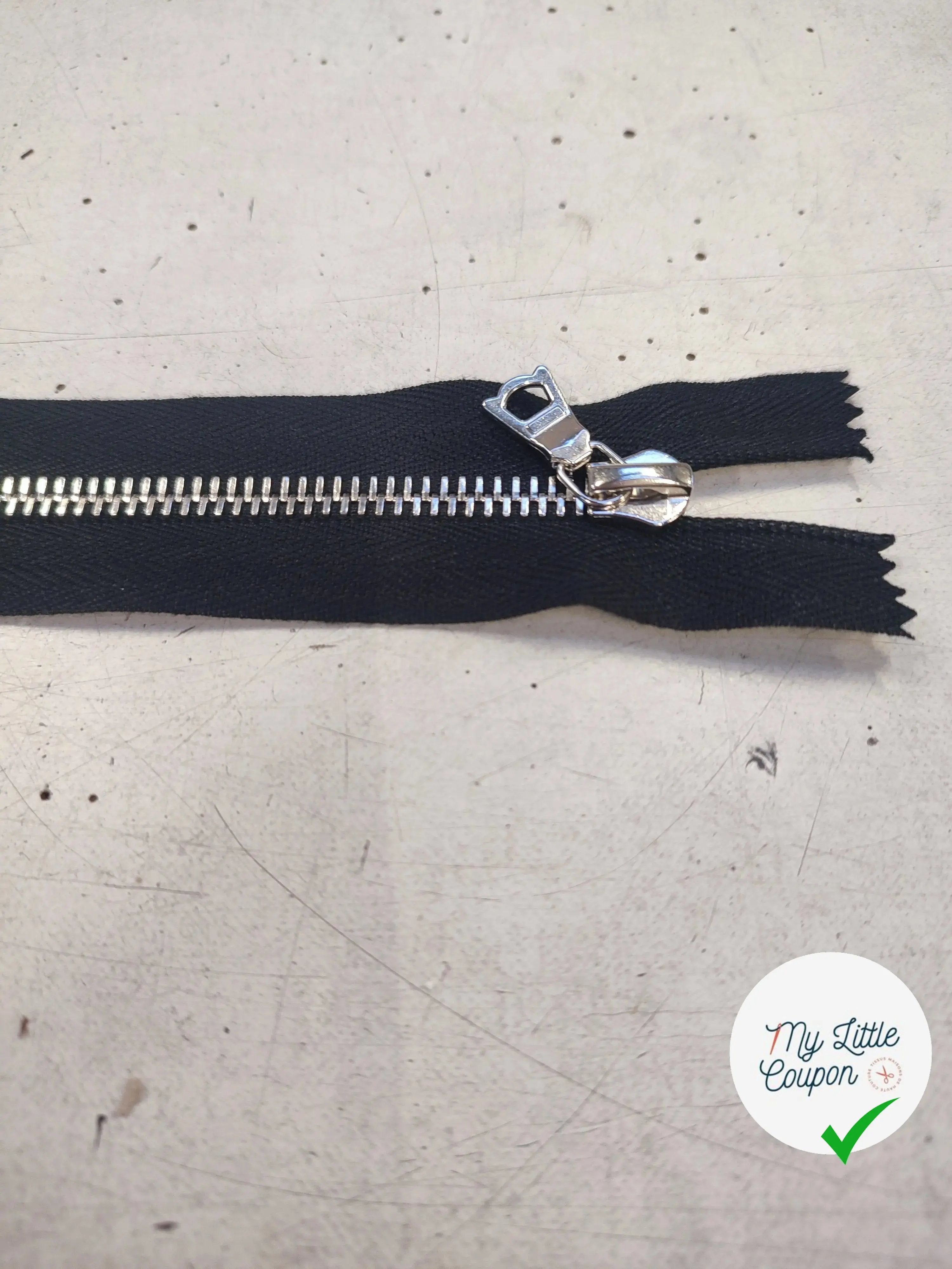 FERMETURE RIRI METAL NON SÉPARABLE 20CM VERT FONCÉ/NOIR M6 - My Little Coupon