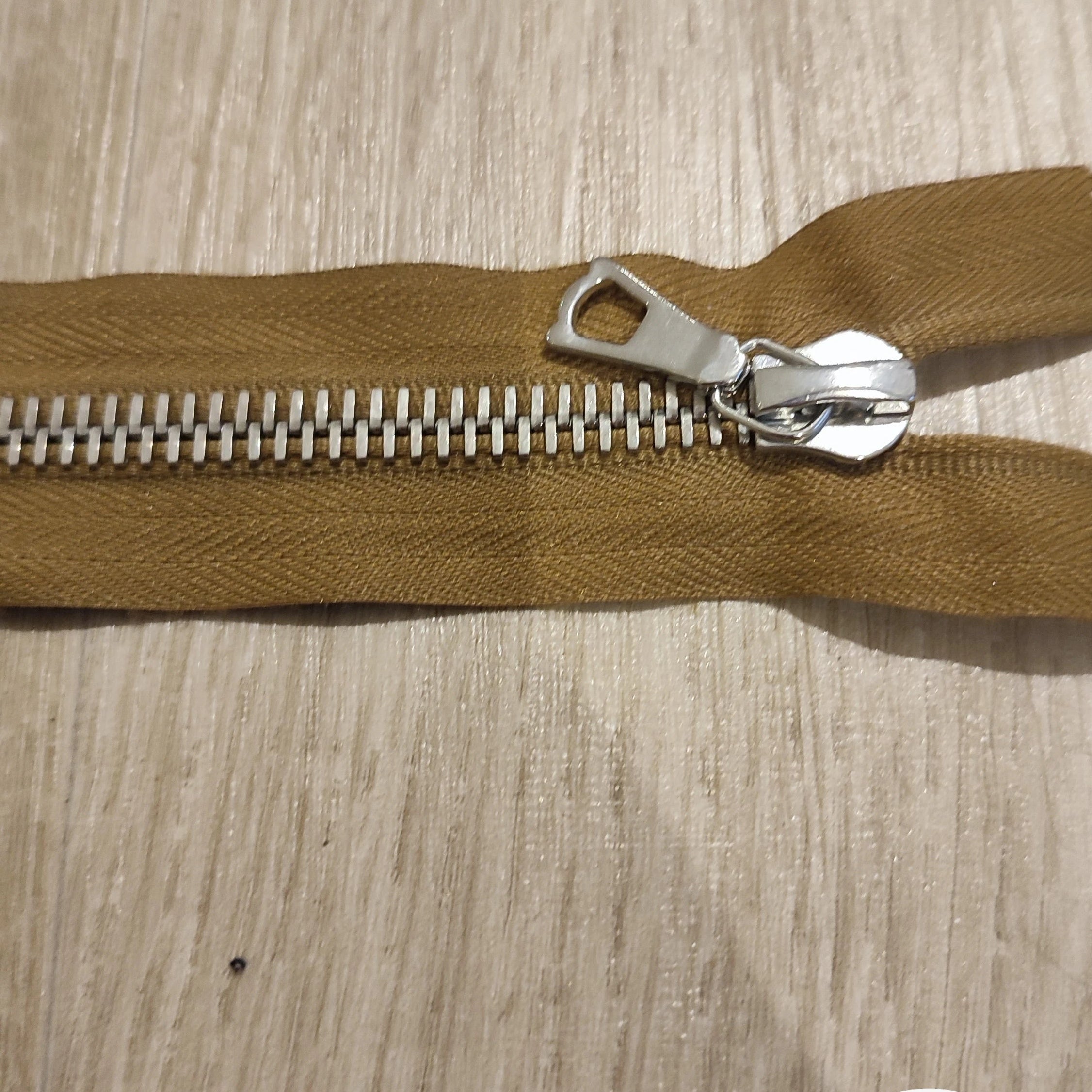 FERMETURE RIRI METAL NON SÉPARABLE 20CM MARRON CAFÉ M8 - My Little Coupon