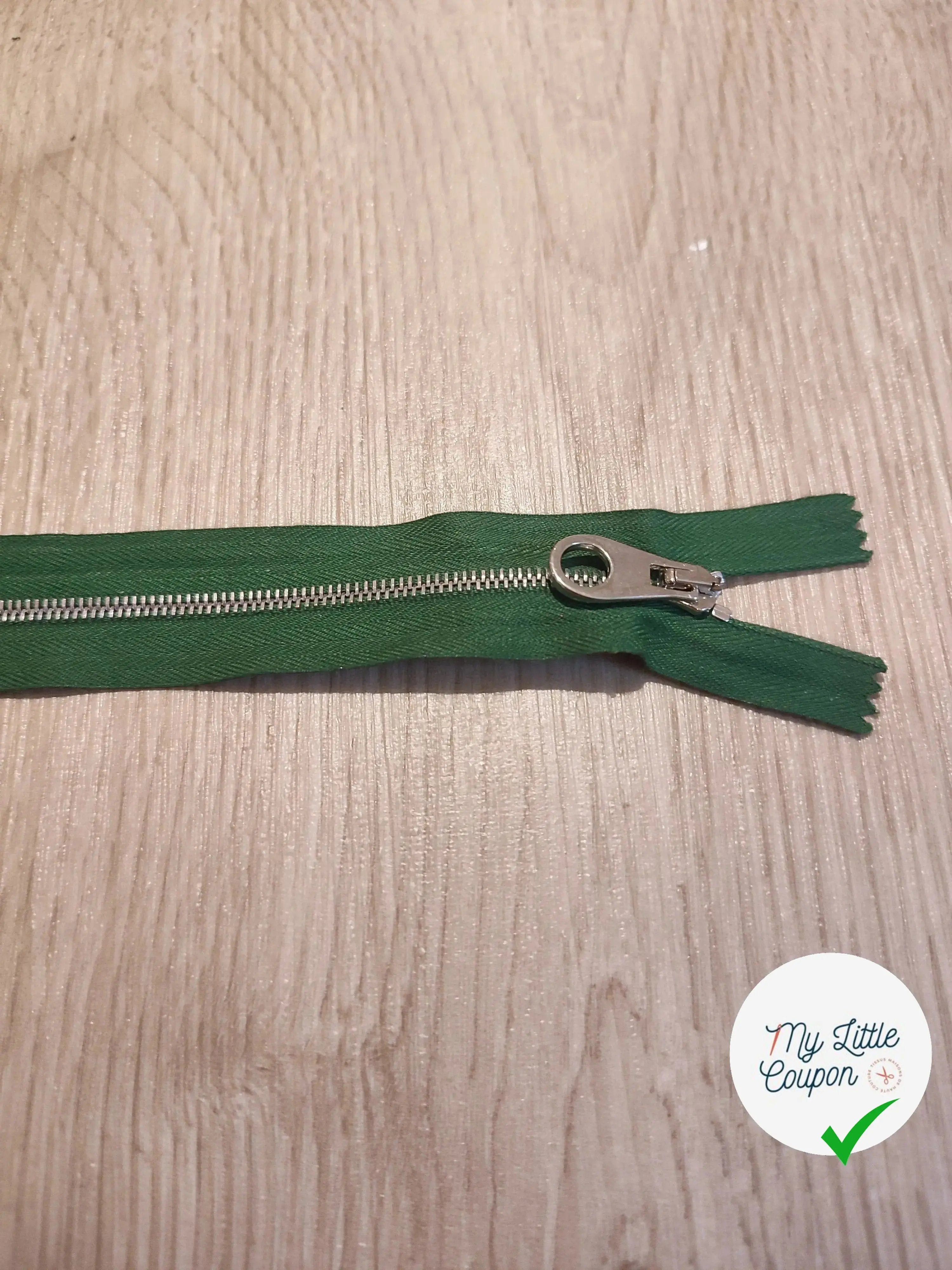 FERMETURE RIRI METAL NON SÉPARABLE 15CM VERT SAPIN M4 - My Little Coupon