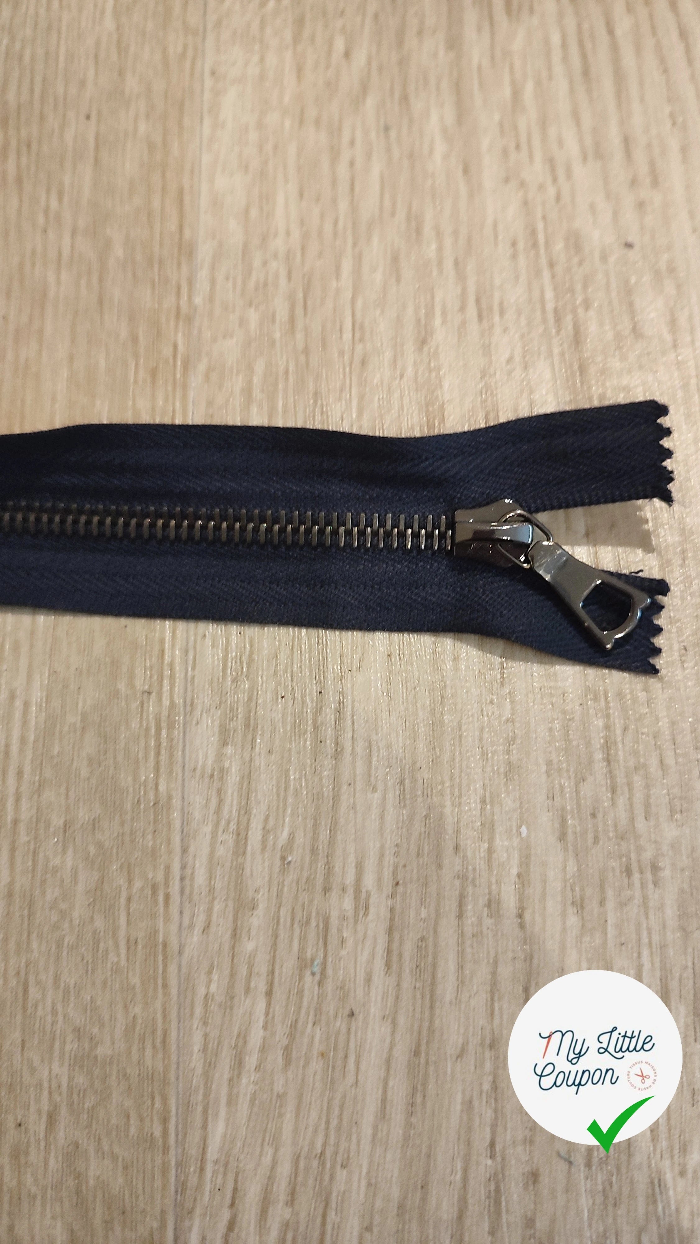 FERMETURE RIRI MÉTAL NON SÉPARABLE 50CM BLEU FONCÉ M6 - My Little Coupon