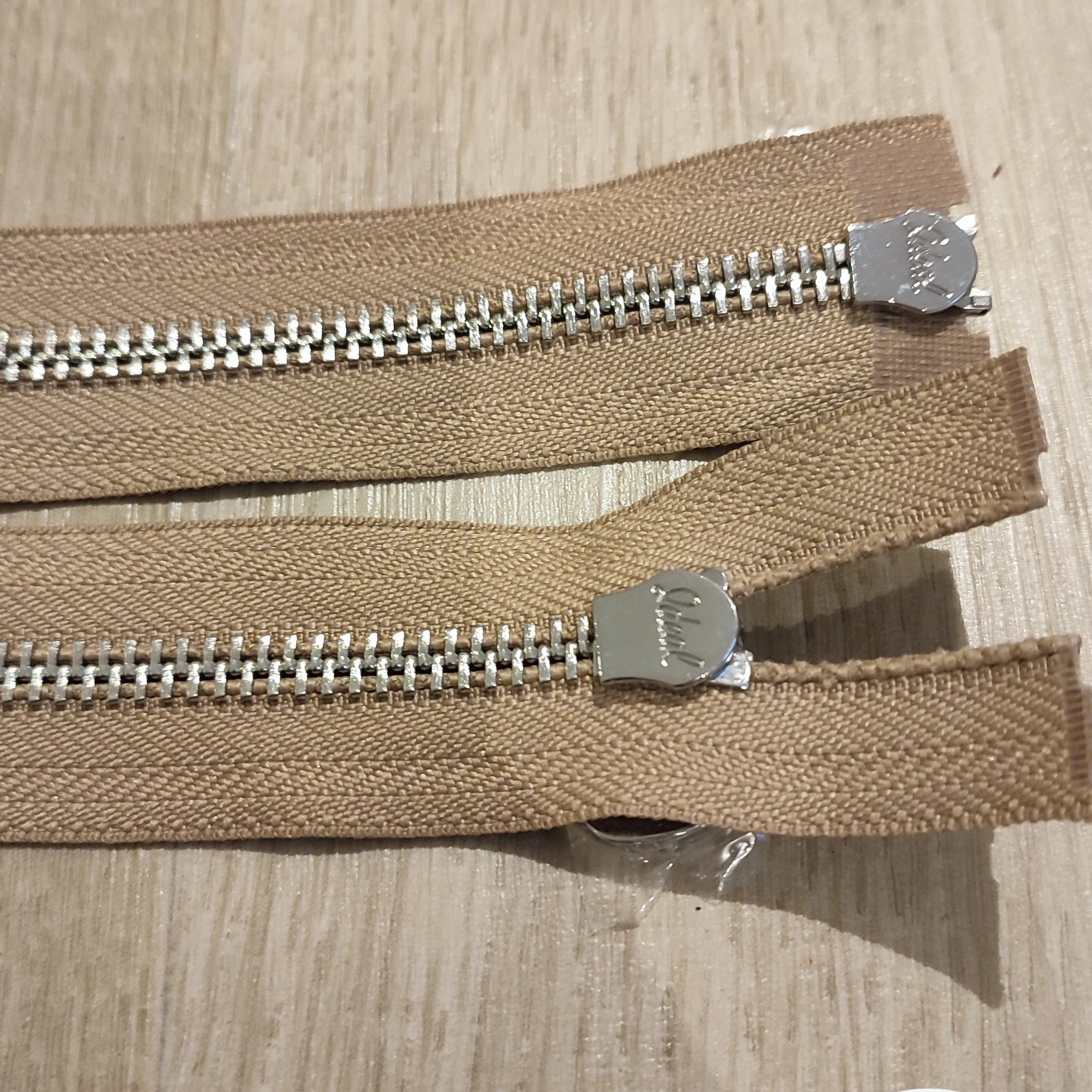 FERMETURE RIRI MÉTAL NON SÉPARABLE DOUBLE CHEMIN 100CM MARRON CLAIR - My Little Coupon