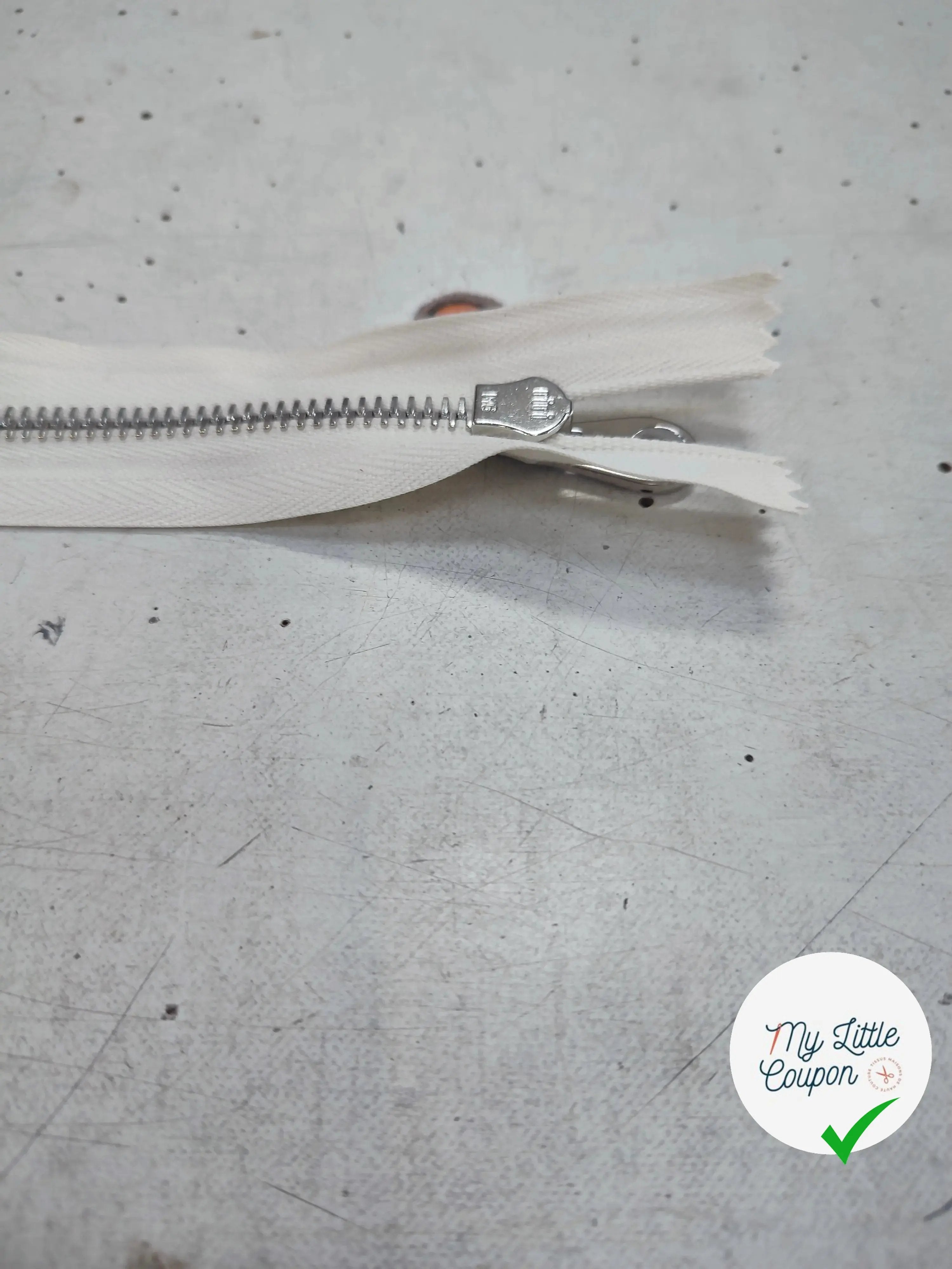 FERMETURE RIRI METAL NON SÉPARABLE 18CM BLANC M6 - My Little Coupon