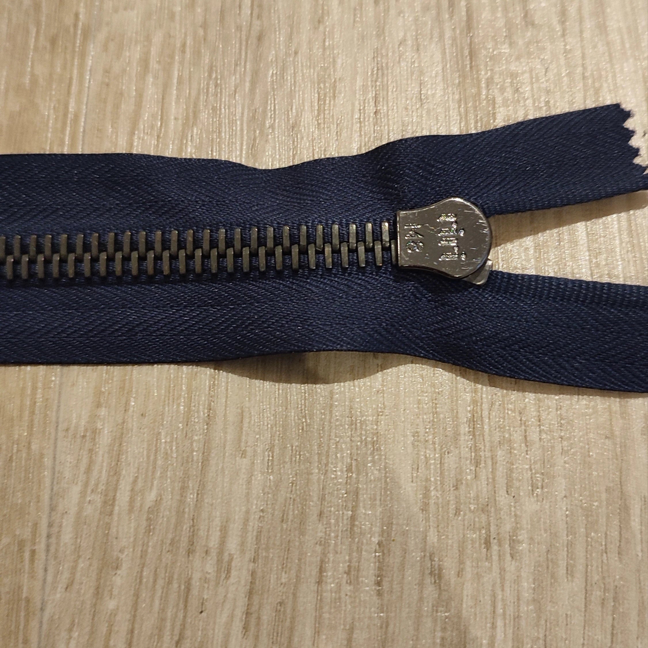 FERMETURE RIRI METAL SÉPARABLE 45CM BLEU NUIT M8 - My Little Coupon